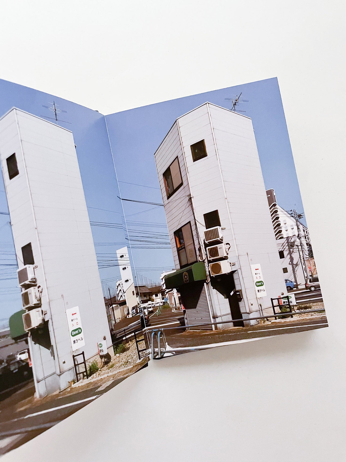 Black Label / Thomas Demand