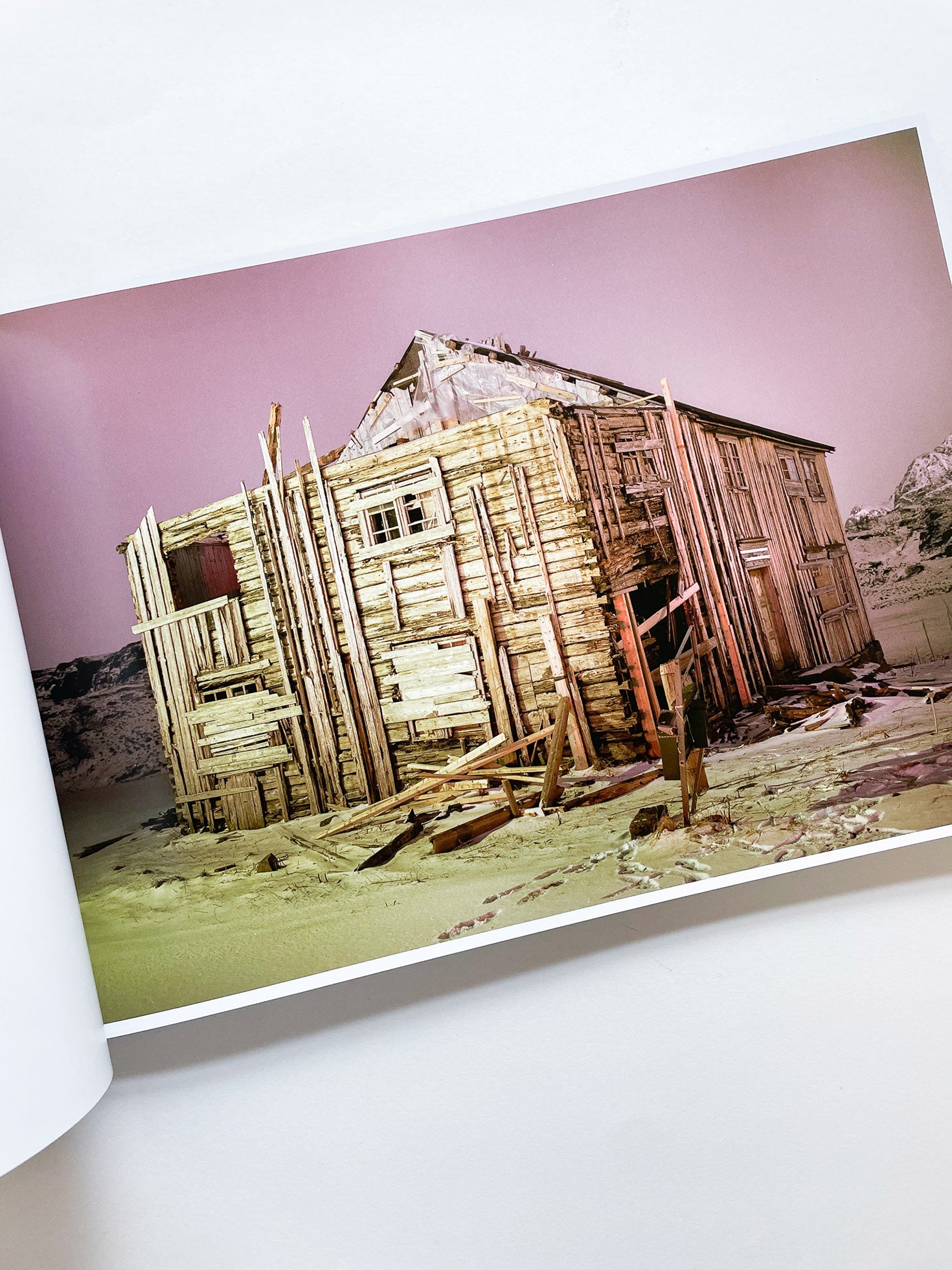 THE END SENDS ADVANCE WARNING / Todd Hido - 本屋青旗 Ao-Hata Bookstore