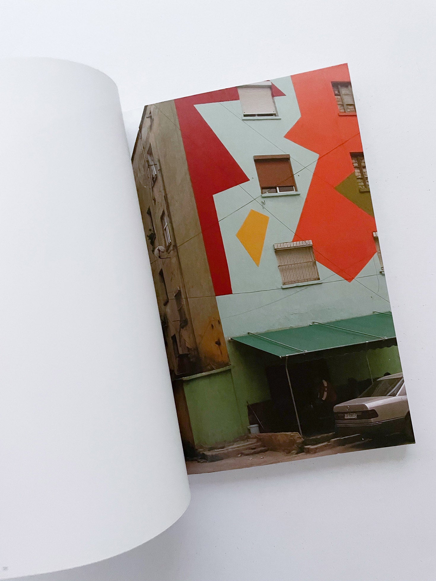 WHY IS COLOUR BETTER THAN GREY / Anri Sala