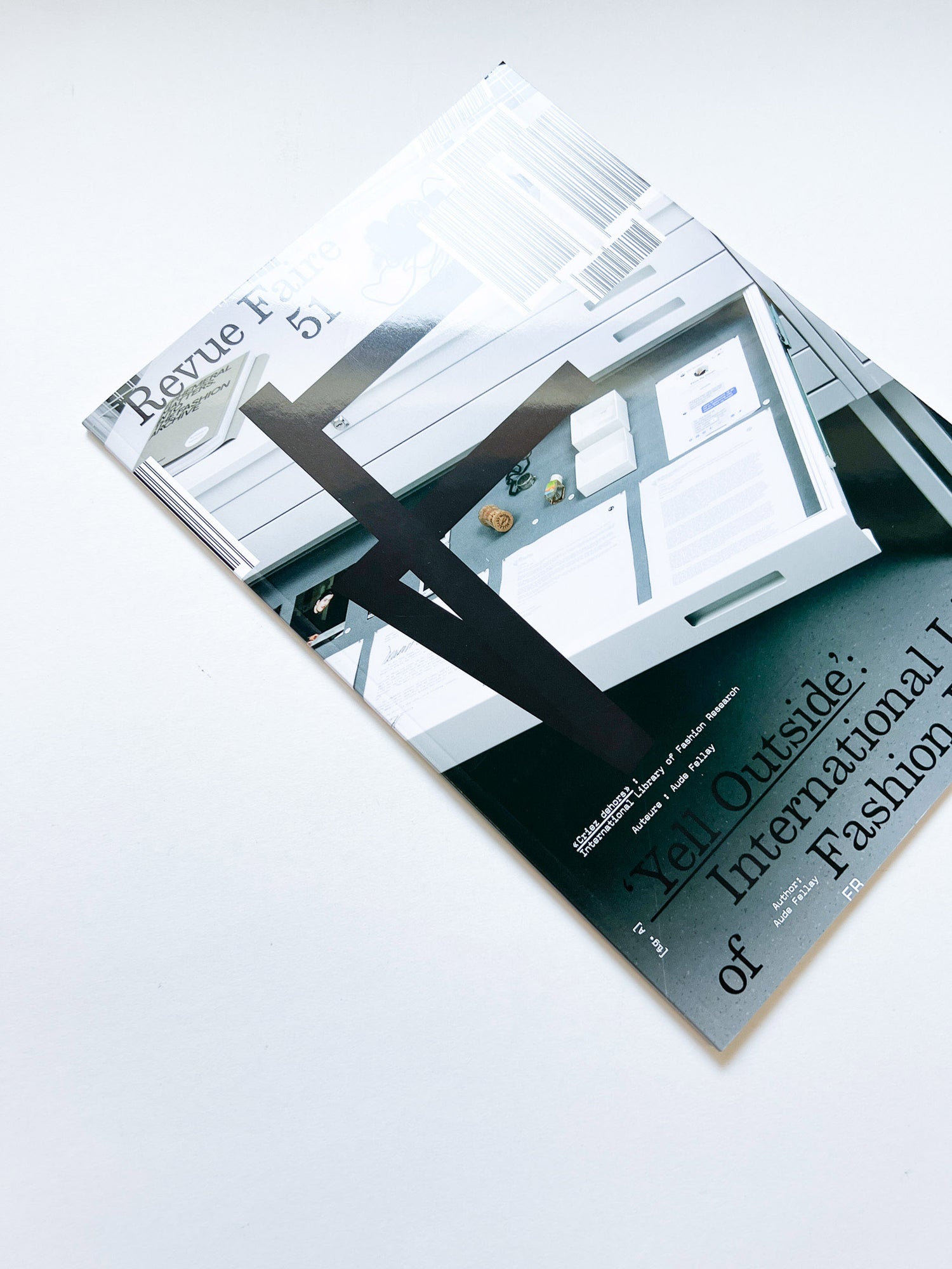 Revue Faire n°51 — ‘Yell Outside’: International Library of Fashion Research