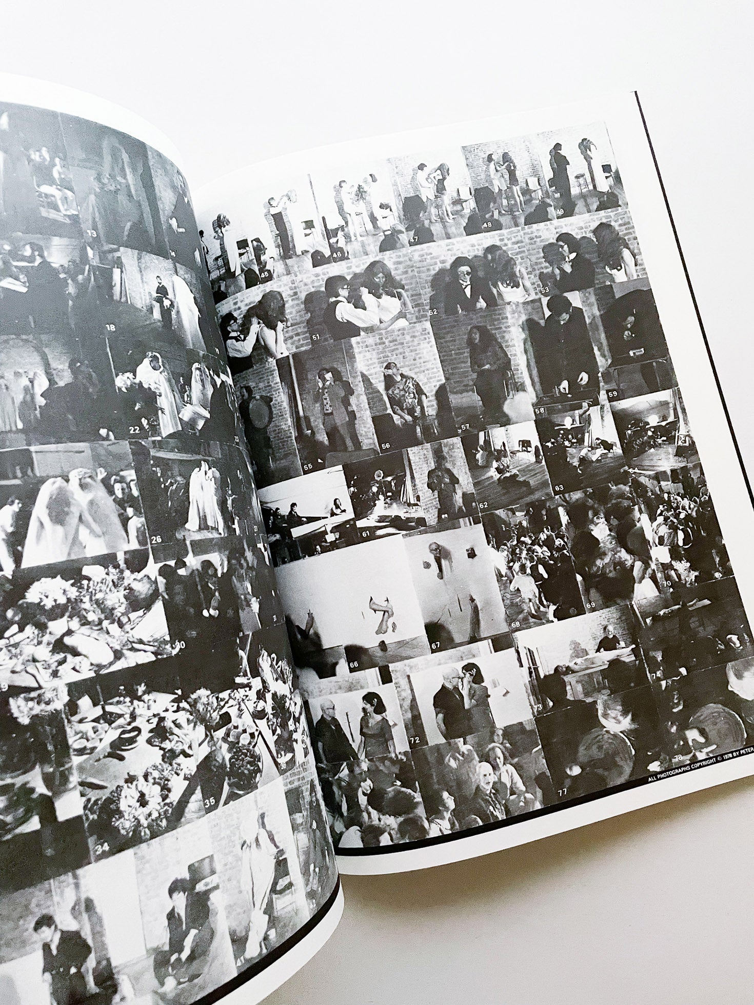 Beeld THE FLUXUS NEWSPAPER - 本 屋 青 旗 Ao-Hata Bookstore