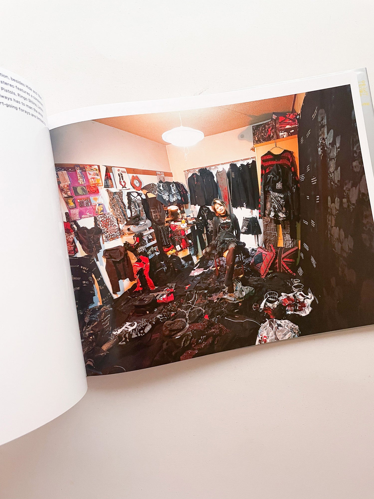 HAPPY VICTIMS / Kyoichi Tsuzuki [SIGNED]