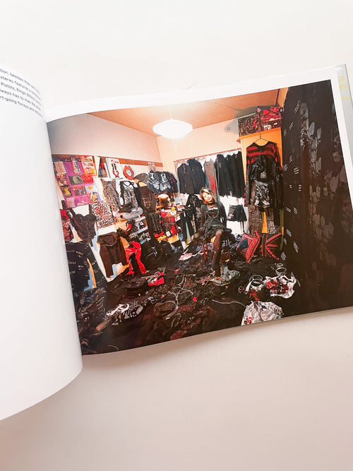 HAPPY VICTIMS / Kyoichi Tsuzuki [SIGNED]