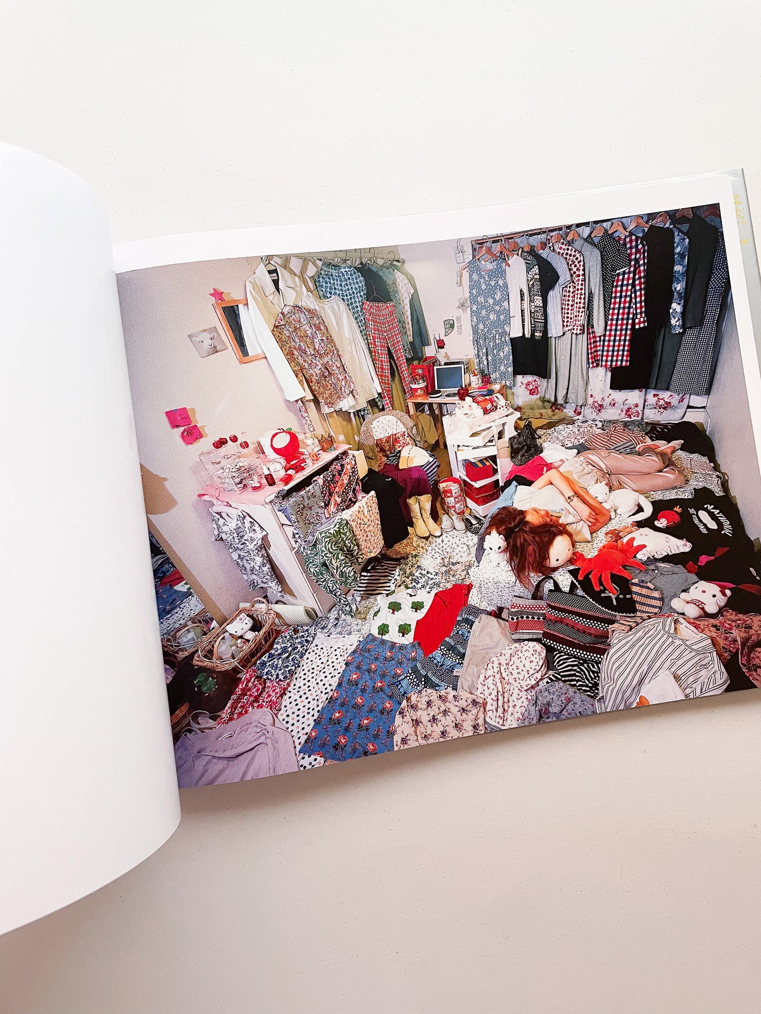 HAPPY VICTIMS / Kyoichi Tsuzuki [SIGNED]