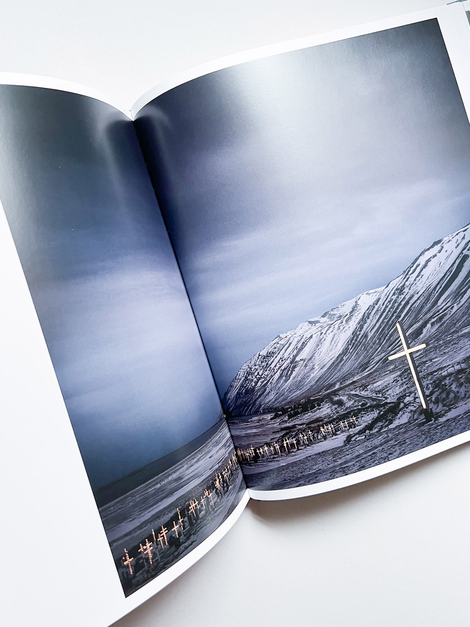 INTIMATE DISTANCE: OVER THIRTY YEARS OF PHOTOGRAPHS, A CHRONOLOGICAL ALBUM / Todd Hido [REVISED AND EXPANDED EDITION]