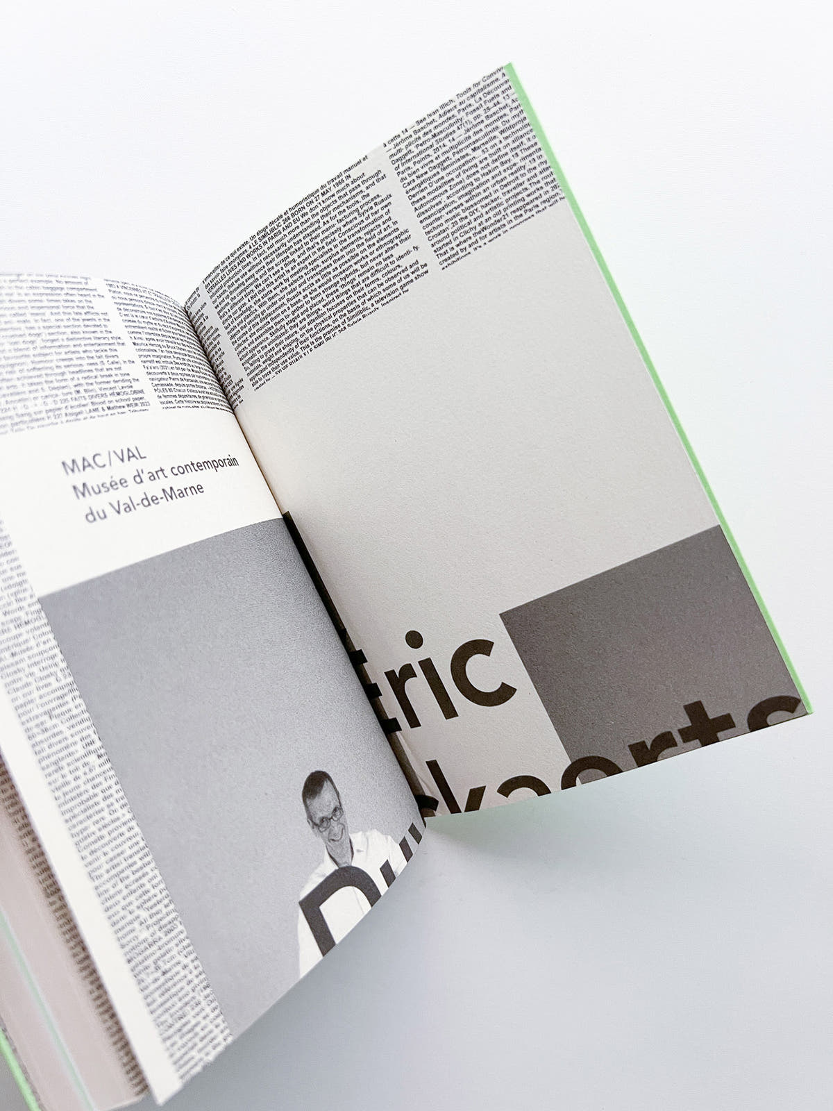16 MILLIONS DE SIGNES – FROM AND ABOUT BOOKS / Alexandra Midal, Thierry Chancogne