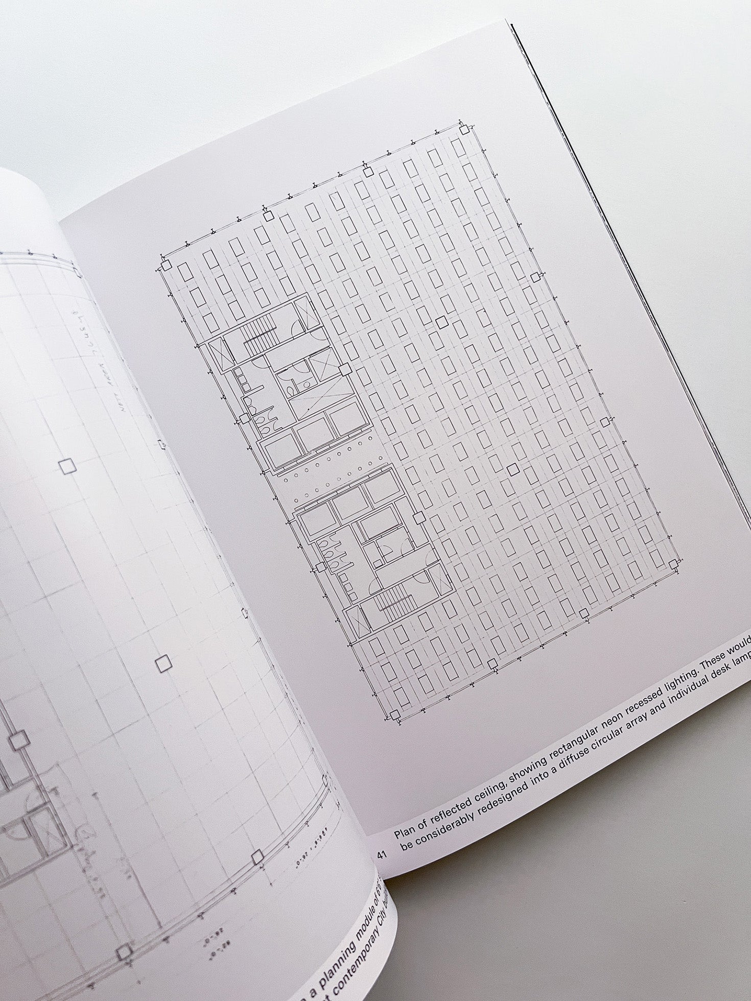 MIES IN LONDON / Mies van der Rohe [SOFTCOVER]