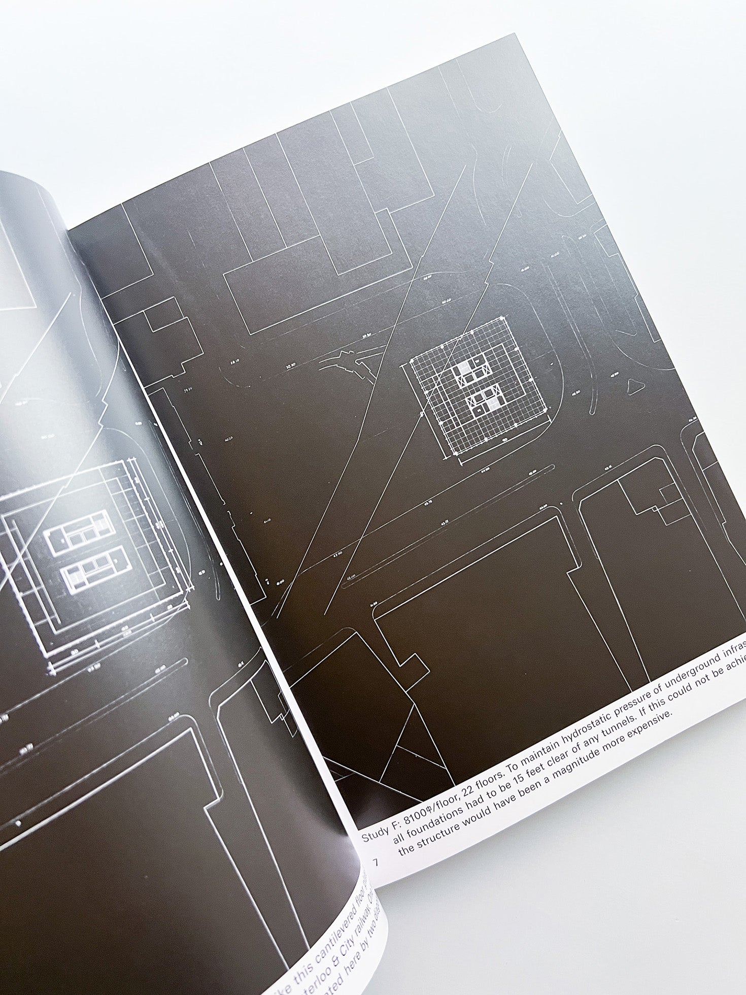 MIES IN LONDON / Mies van der Rohe [SOFTCOVER]