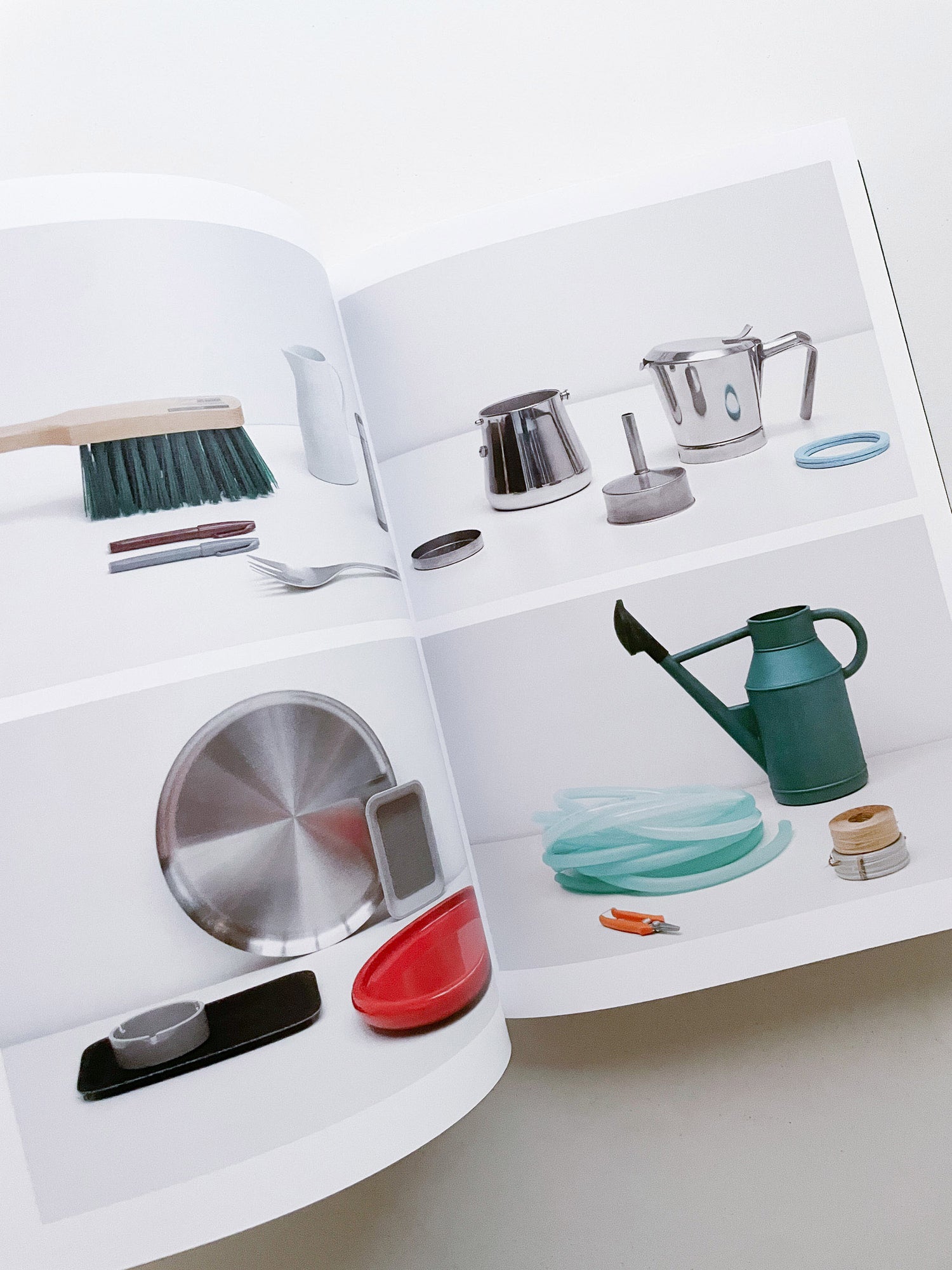 A BOOK OF THINGS / Jasper Morrison