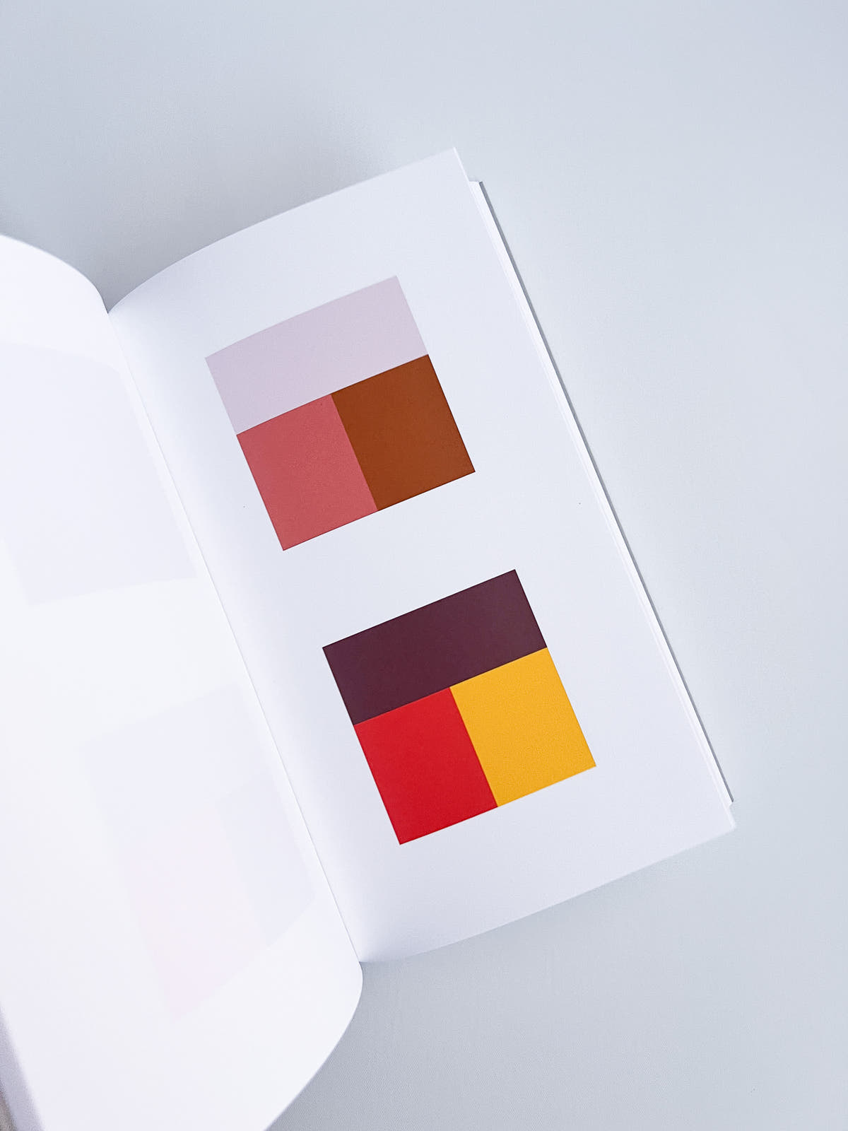 Three-color Combinations / Ruxandra Duru