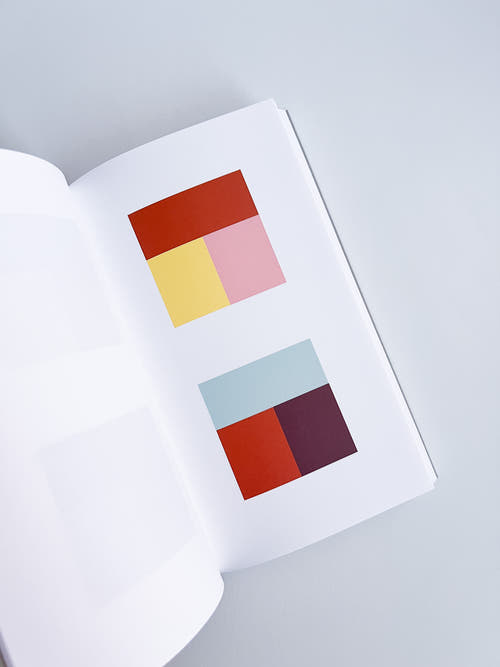 Three-color Combinations / Ruxandra Duru