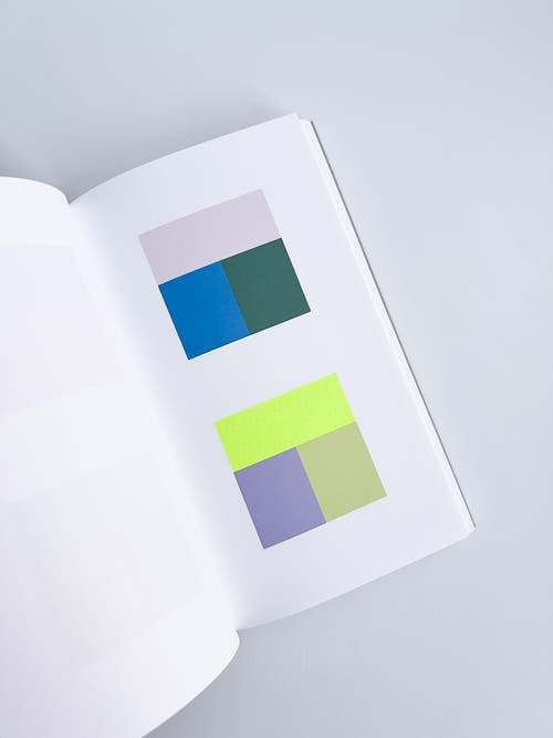 Three-color Combinations / Ruxandra Duru