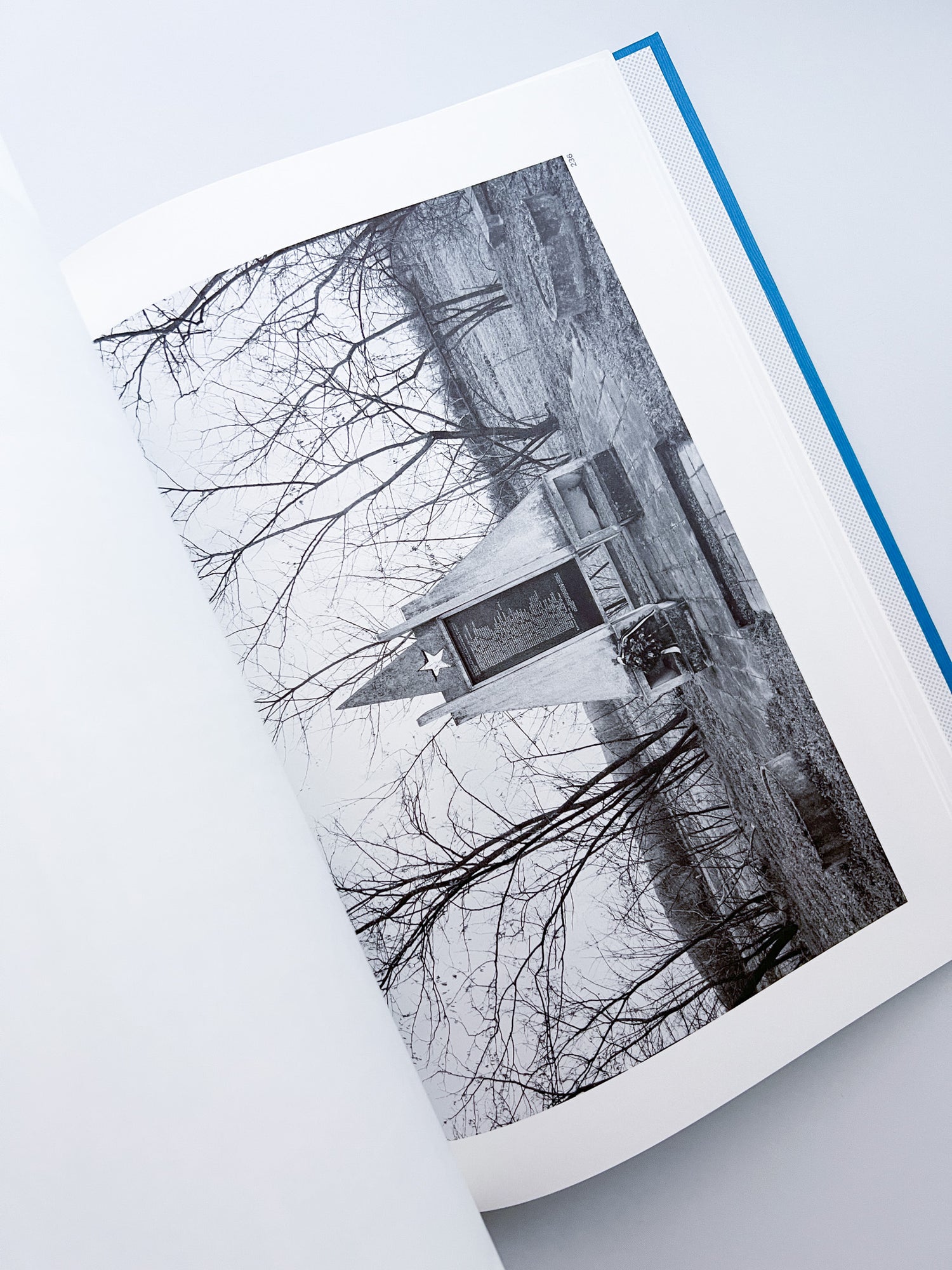 Memorials / Jan Kempenaers