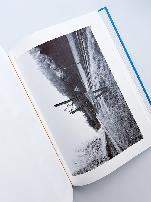 Memorials / Jan Kempenaers