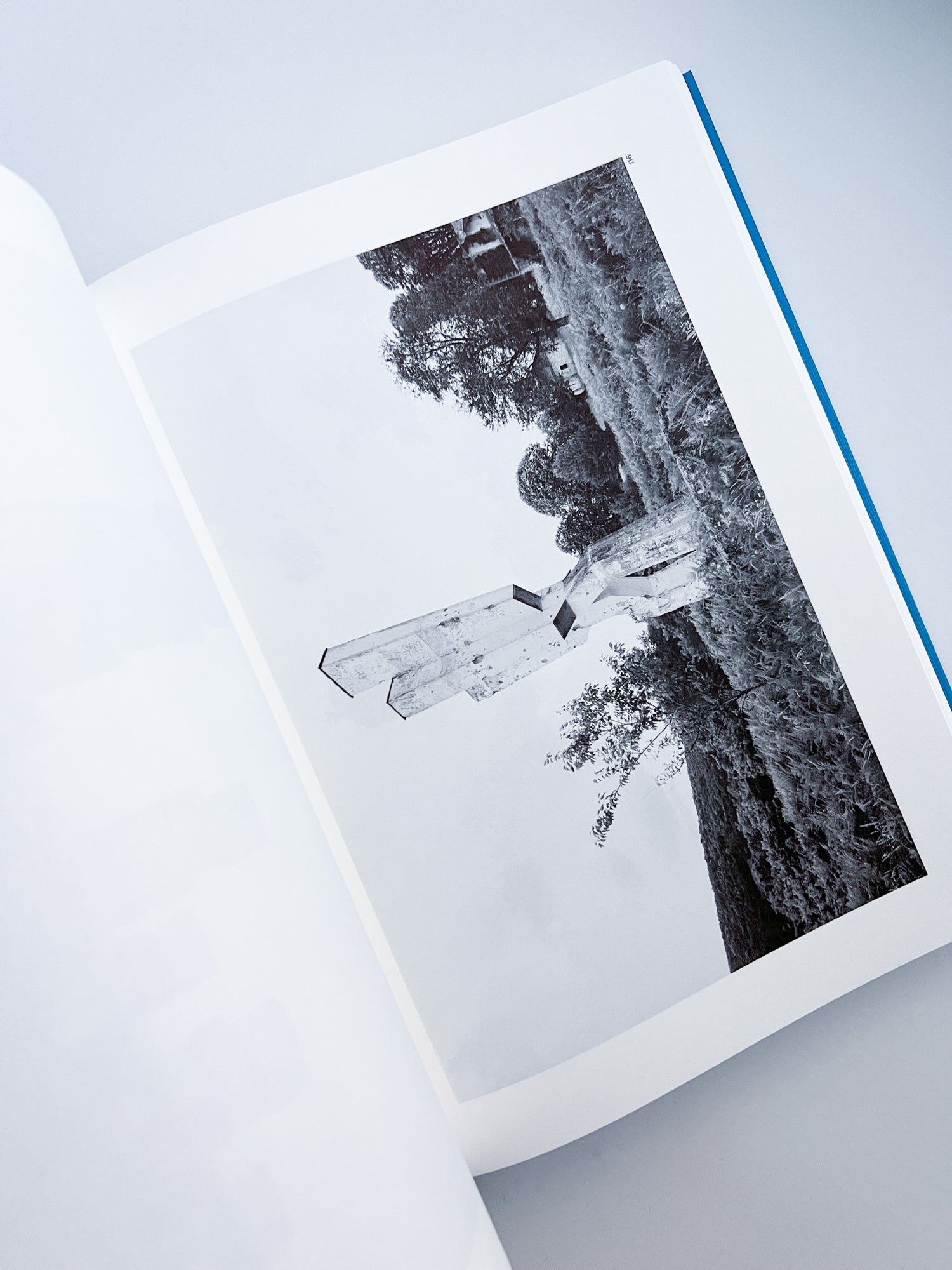 Memorials / Jan Kempenaers