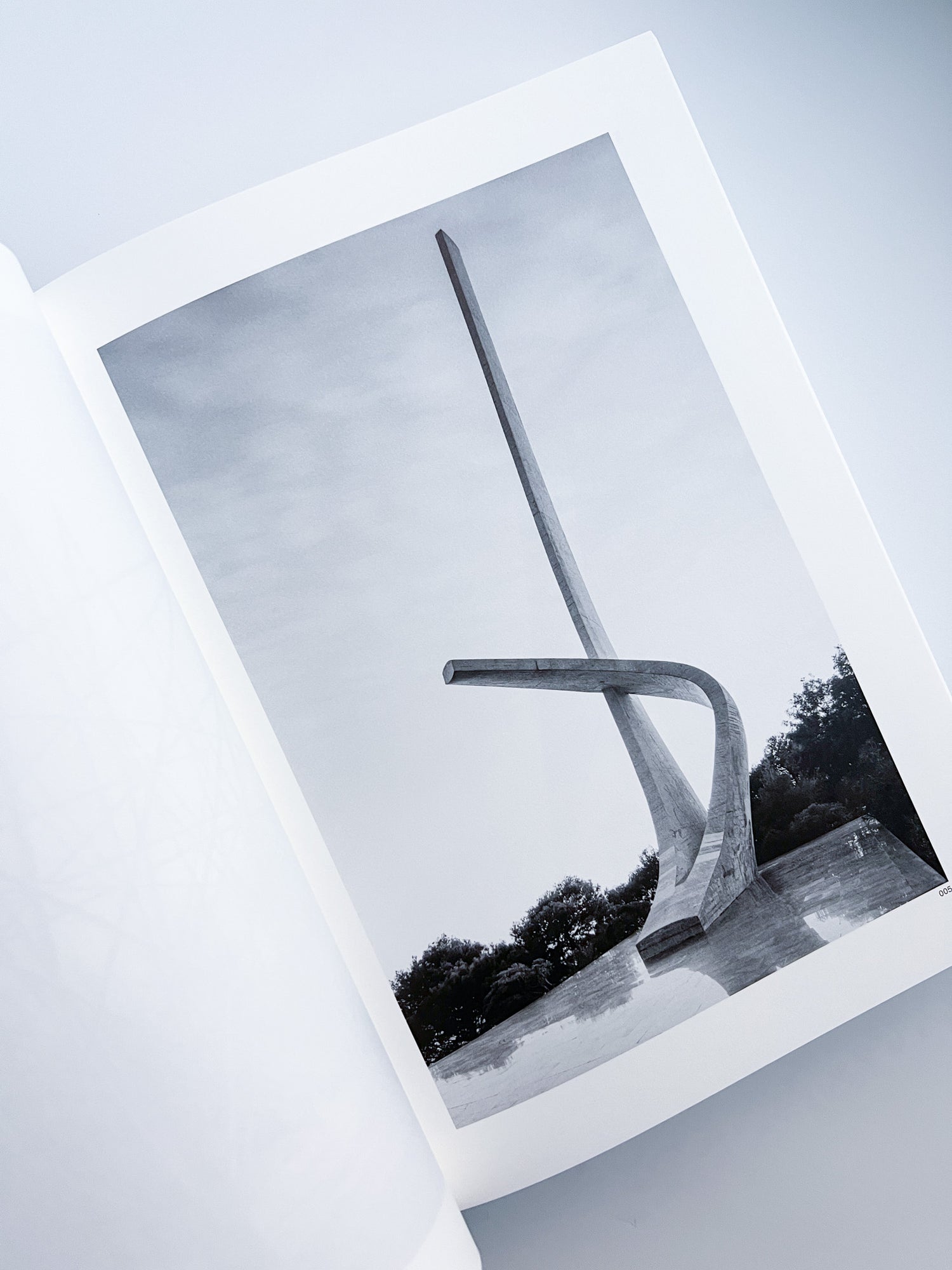 Memorials / Jan Kempenaers