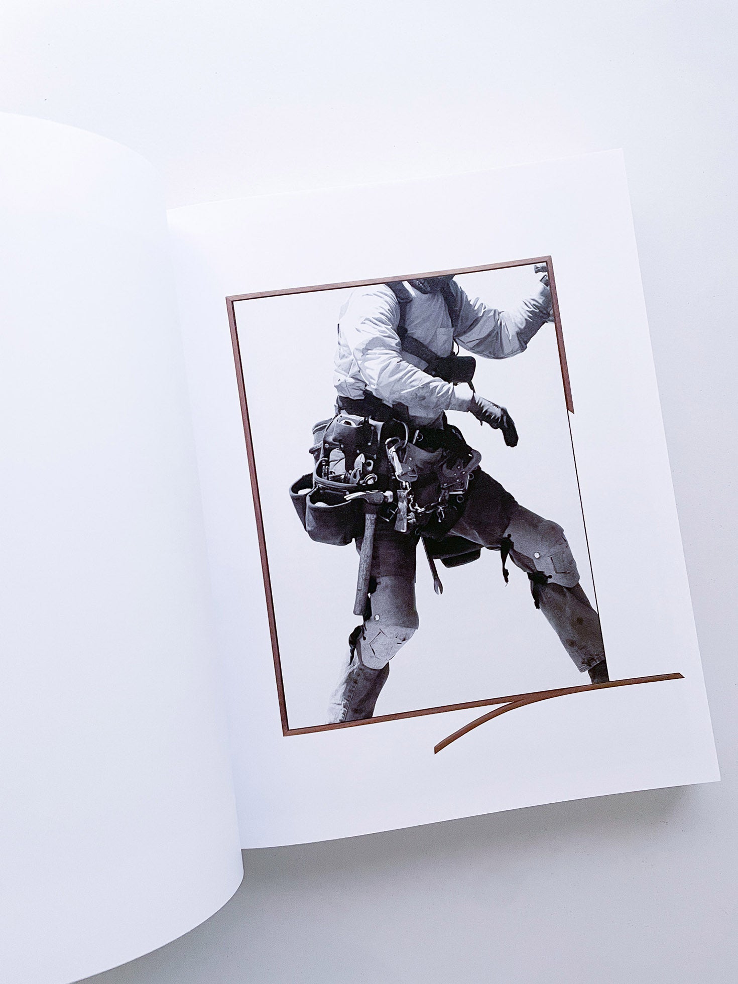 DISTRIBUTION / Daniel Shea [SIGNED]