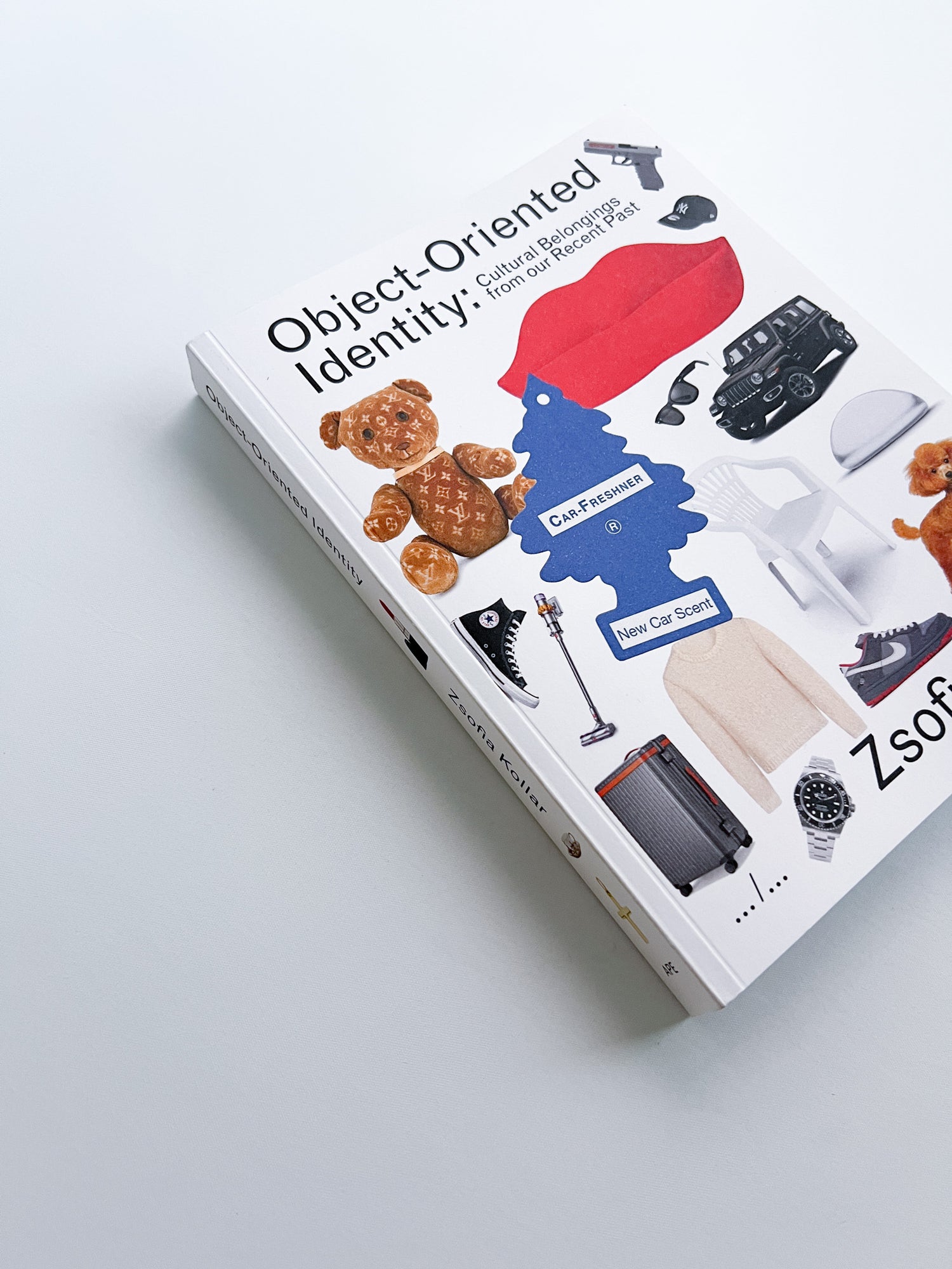 OBJECT-ORIENTED IDENTITY: CULTURAL BELONGINGS FROM OUR RECENT PAST / Zsofia Kollar [SECOND REVISED EDITION]