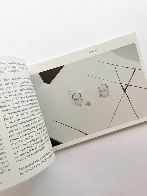 SPRING FOR A GROUND / PARTICLE OF INCH / HALTED PAVES / QUARTERS / Magali Reus
