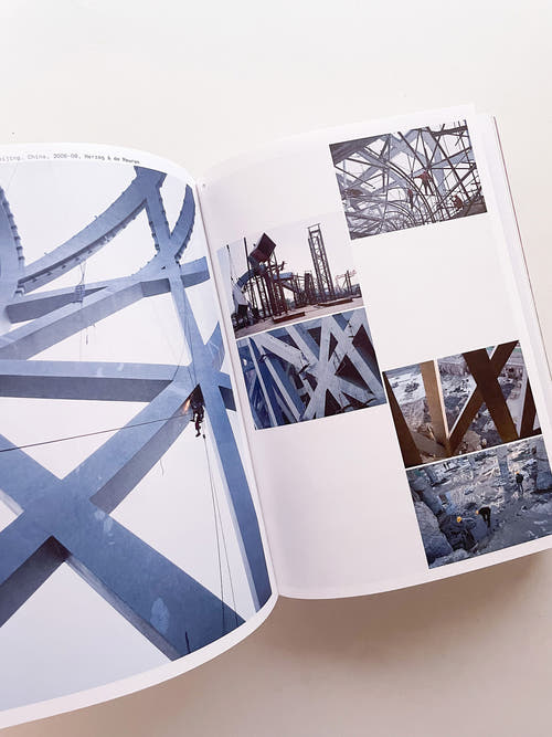 MOMENTS IN ARCHITECTURE / Iwan Baan