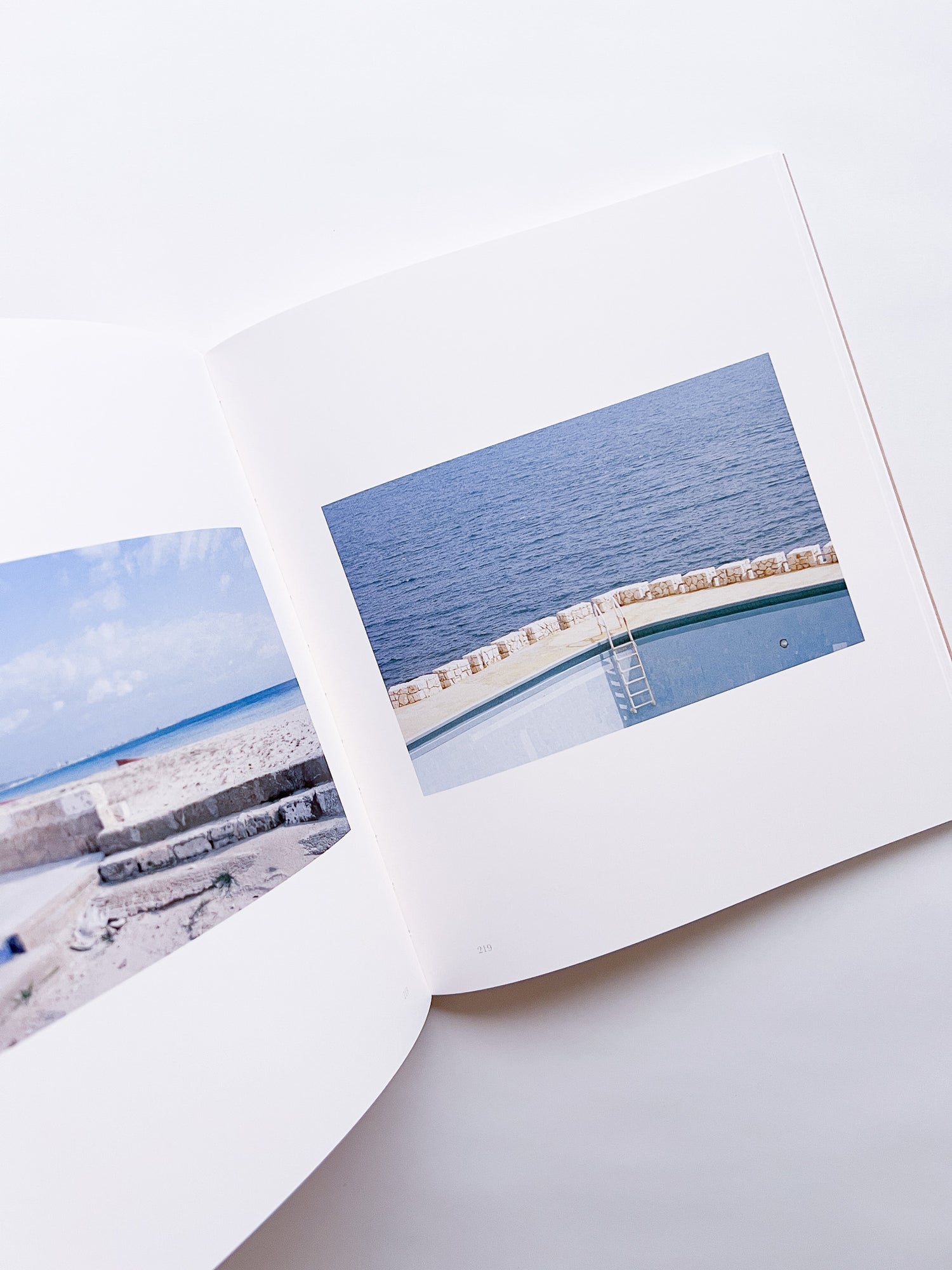 PUGLIA. TRA ALBE E TRAMONTI / Luigi Ghirri