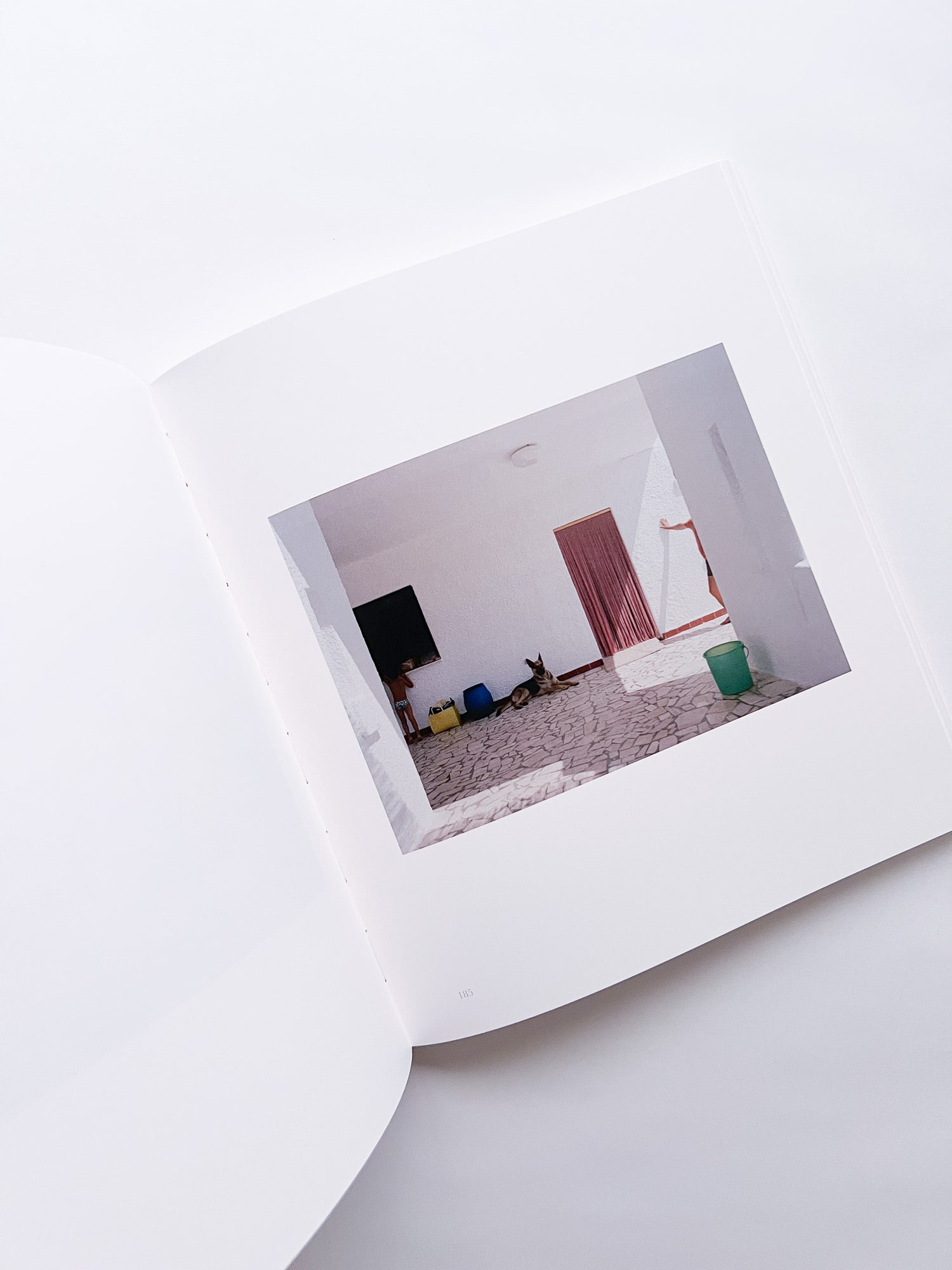 PUGLIA. TRA ALBE E TRAMONTI / Luigi Ghirri