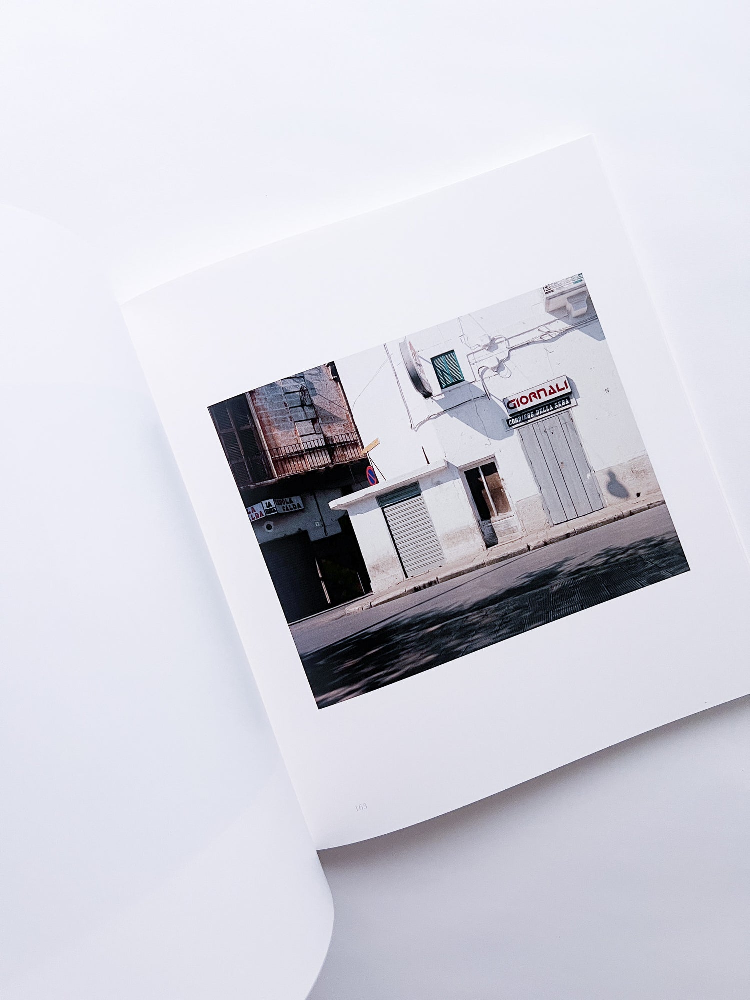 PUGLIA. TRA ALBE E TRAMONTI / Luigi Ghirri