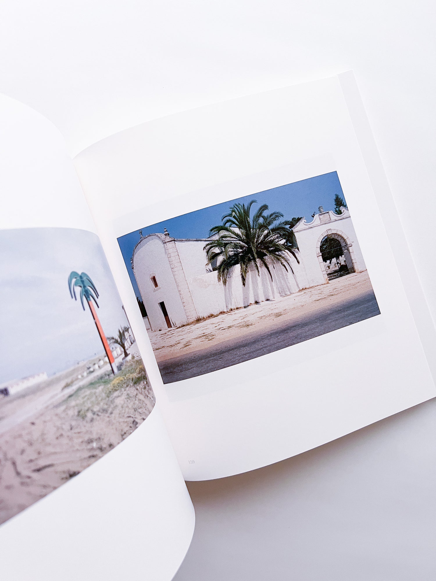 PUGLIA. TRA ALBE E TRAMONTI / Luigi Ghirri