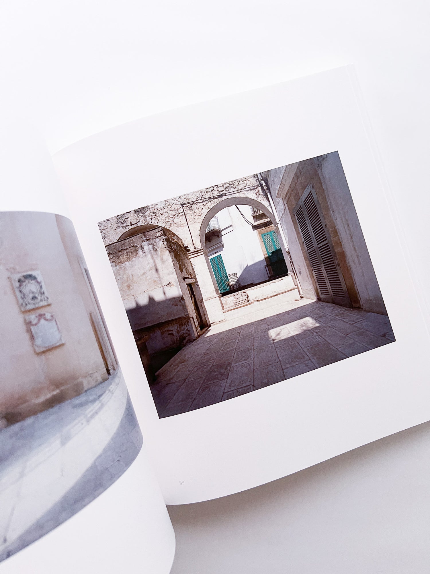 PUGLIA. TRA ALBE E TRAMONTI / Luigi Ghirri