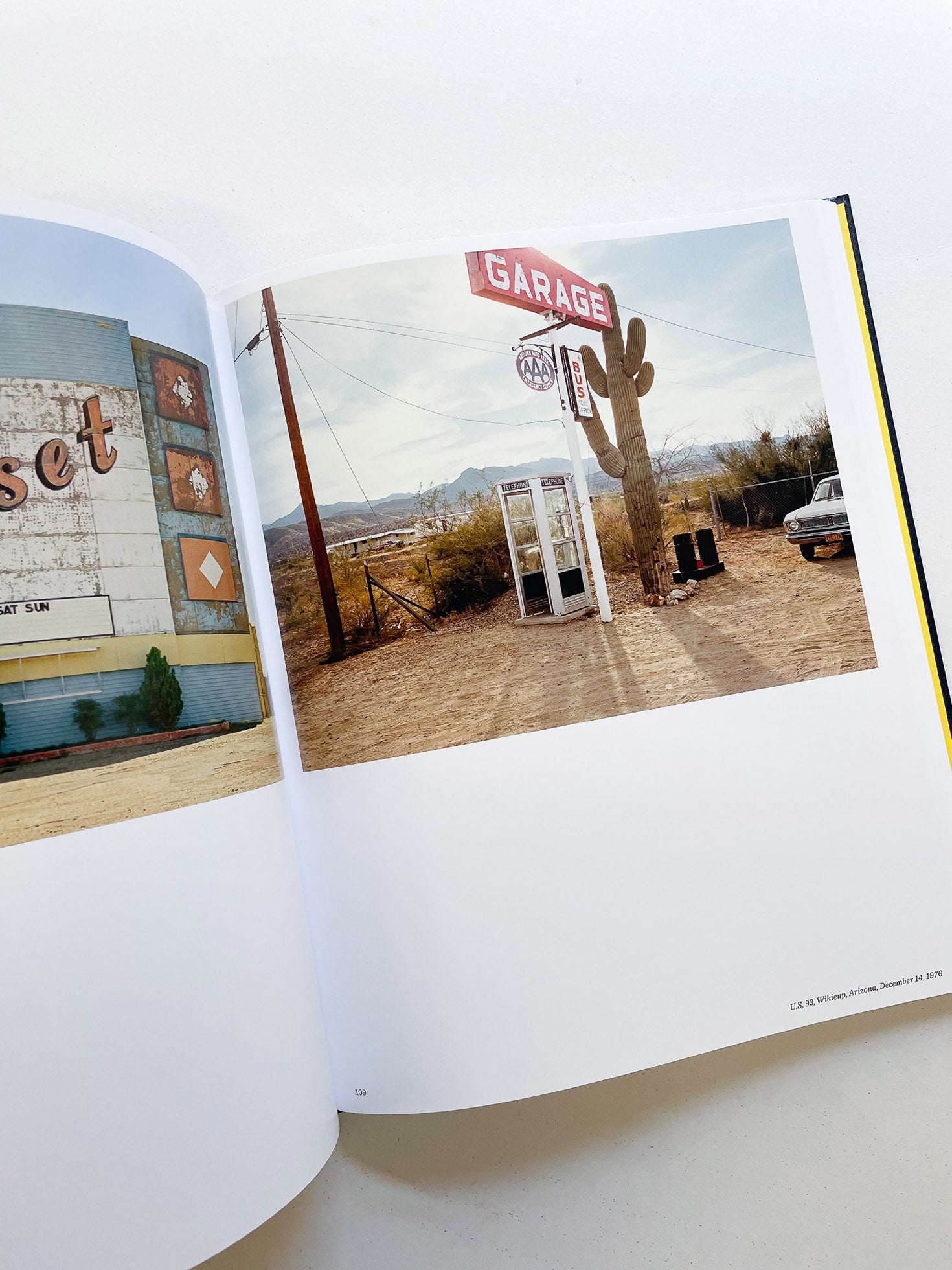 Véhiculaire & Vernaculaire / Stephen Shore [SIGNED]