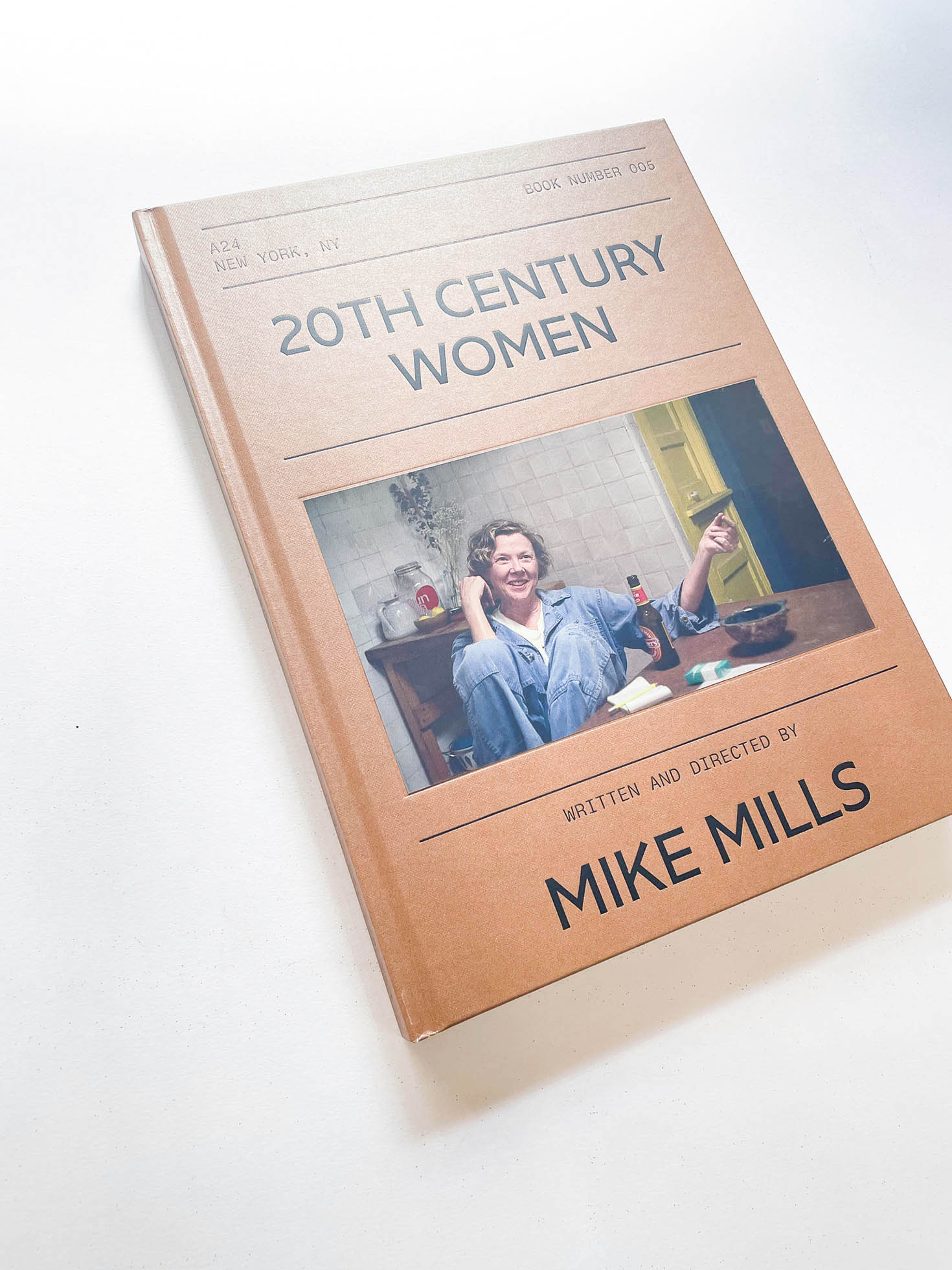 20TH CENTURY WOMEN SCREENPLAY BOOK / Mike Mills