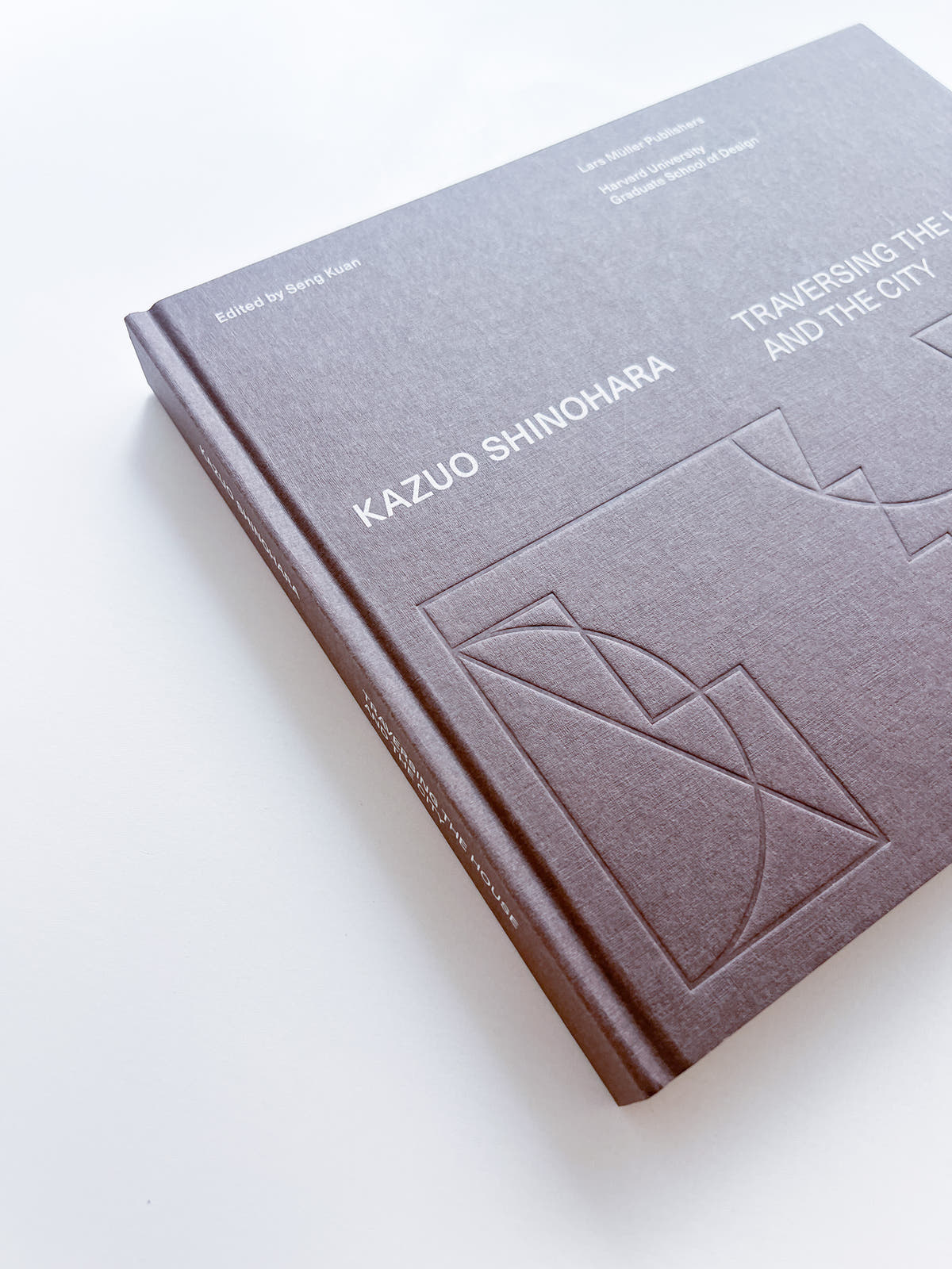 TRAVERSING THE HOUSE AND THE CITY / Kazuo Shinohara