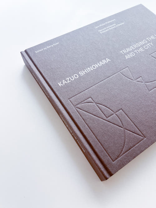 TRAVERSING THE HOUSE AND THE CITY / Kazuo Shinohara