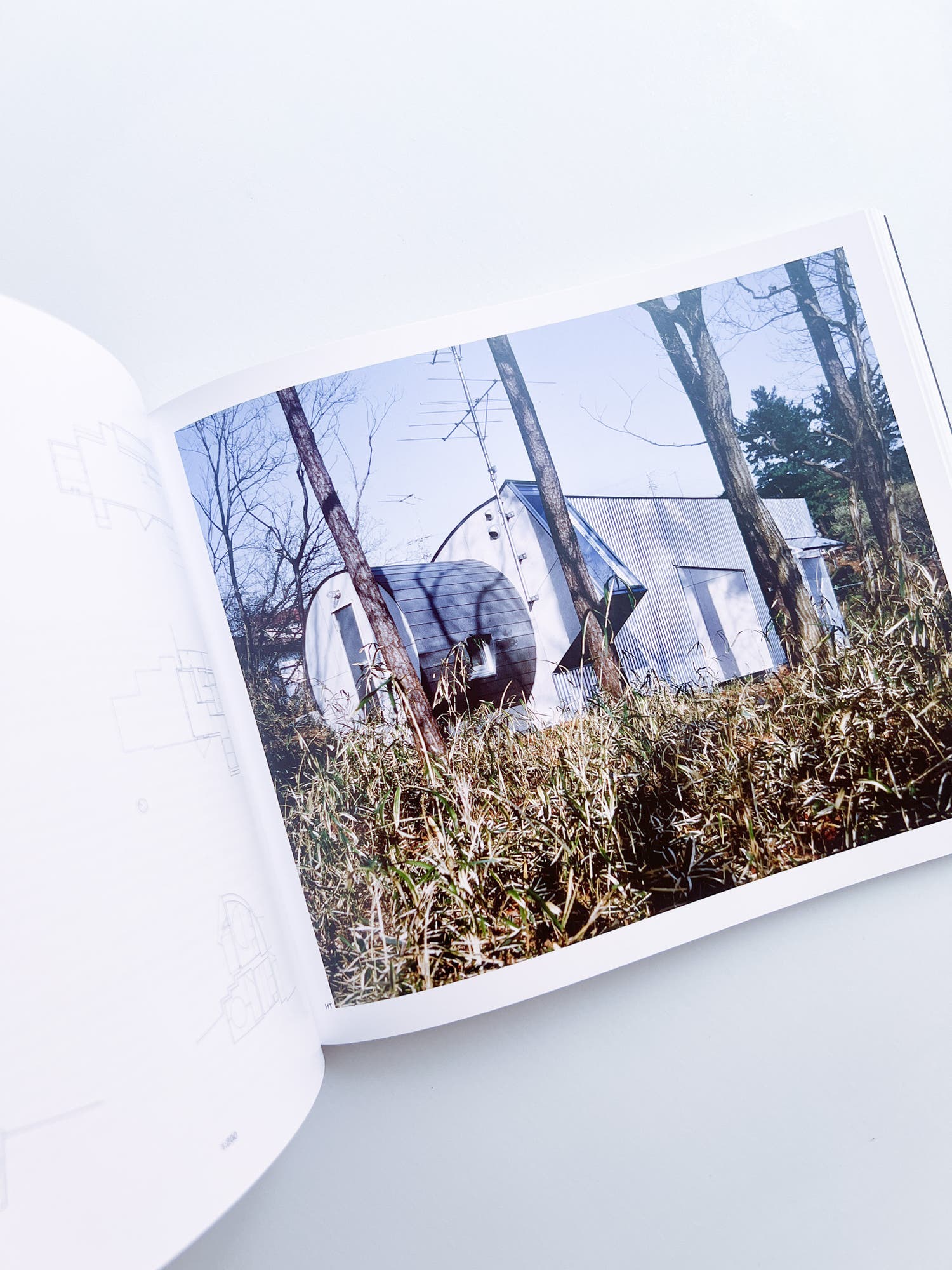 TRAVERSING THE HOUSE AND THE CITY / Kazuo Shinohara