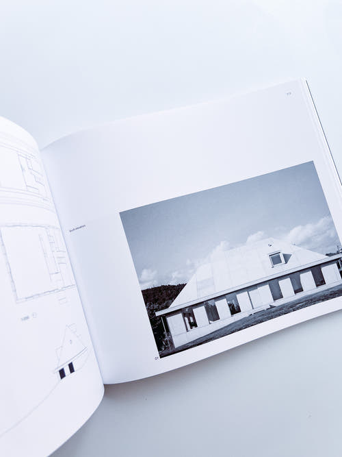 TRAVERSING THE HOUSE AND THE CITY / Kazuo Shinohara