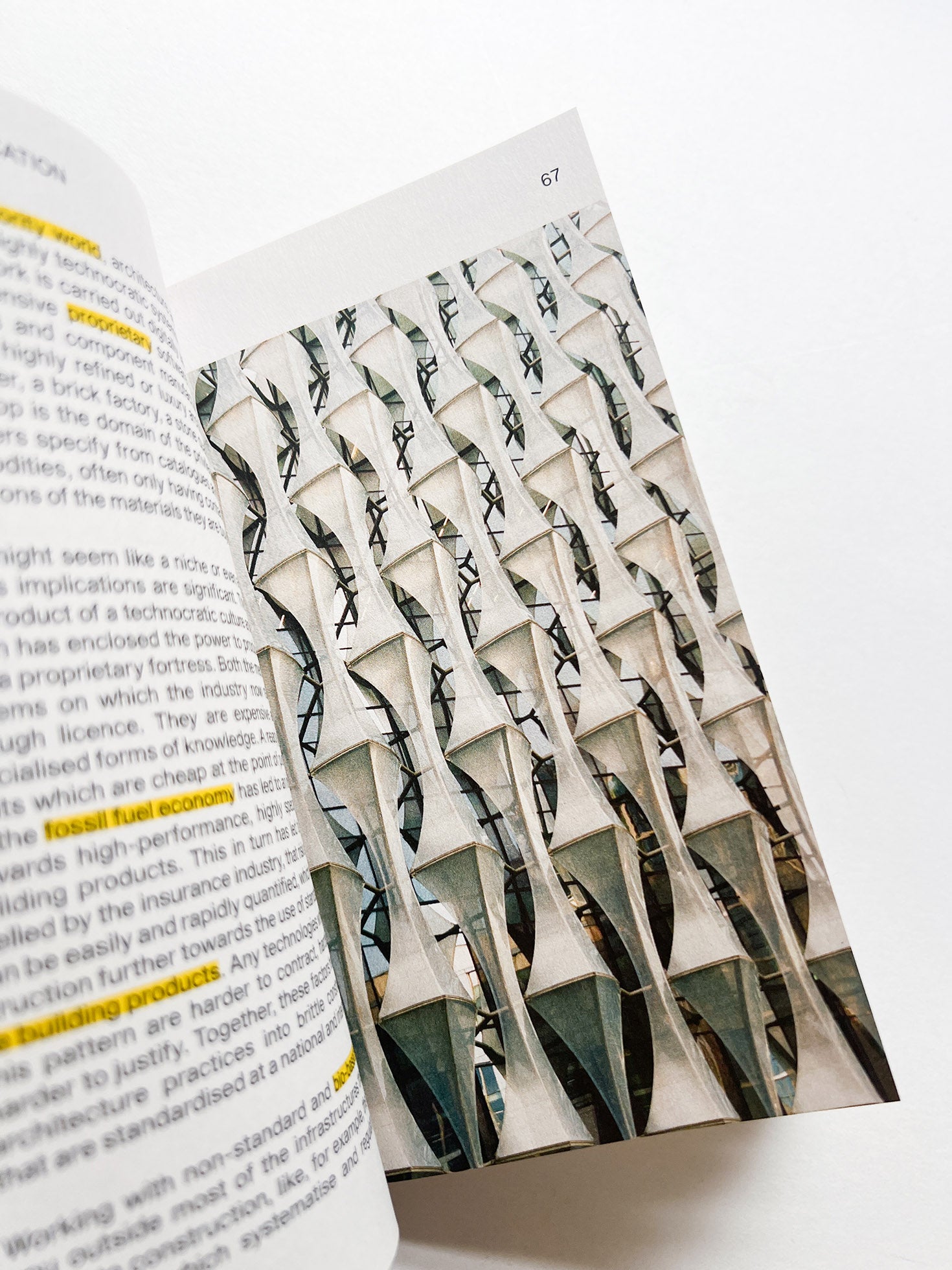 MATERIAL REFORM: BUILDING FOR A POST-CARBON FUTURE / Material Cultures (2024)