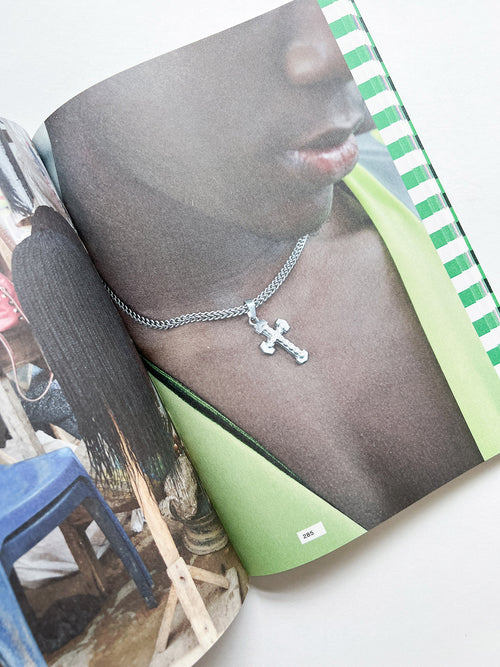 CROSS CULTURAL CHAIRS: 8 CHAIRS FROM 8 COUNTRIES: DIVERSIFYING MODERN SEATING / Matteo Guarnaccia