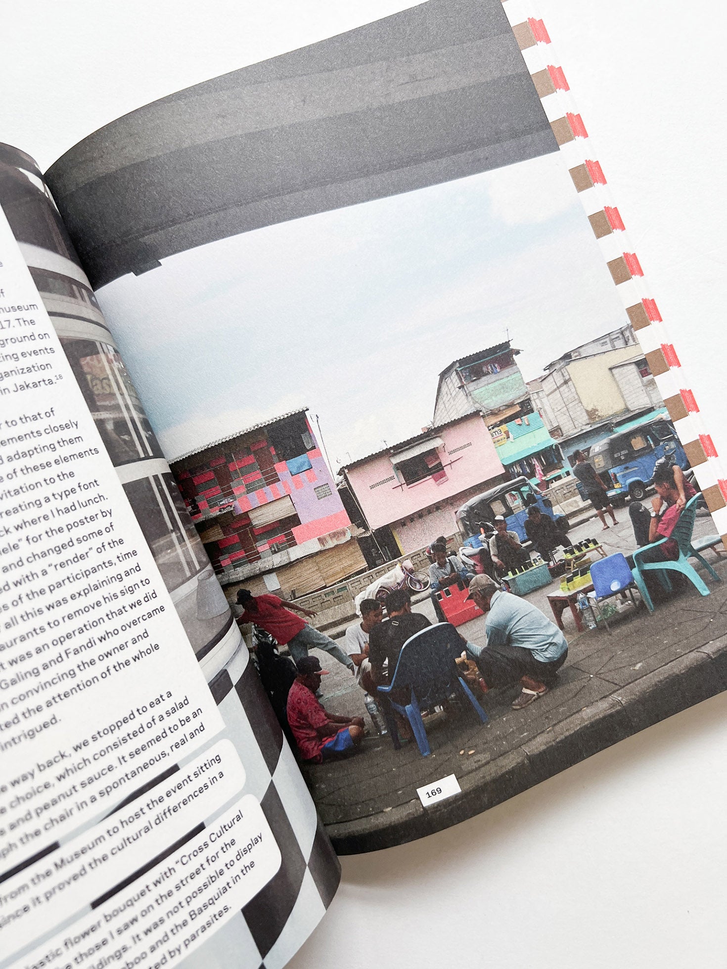 CROSS CULTURAL CHAIRS: 8 CHAIRS FROM 8 COUNTRIES: DIVERSIFYING MODERN SEATING / Matteo Guarnaccia