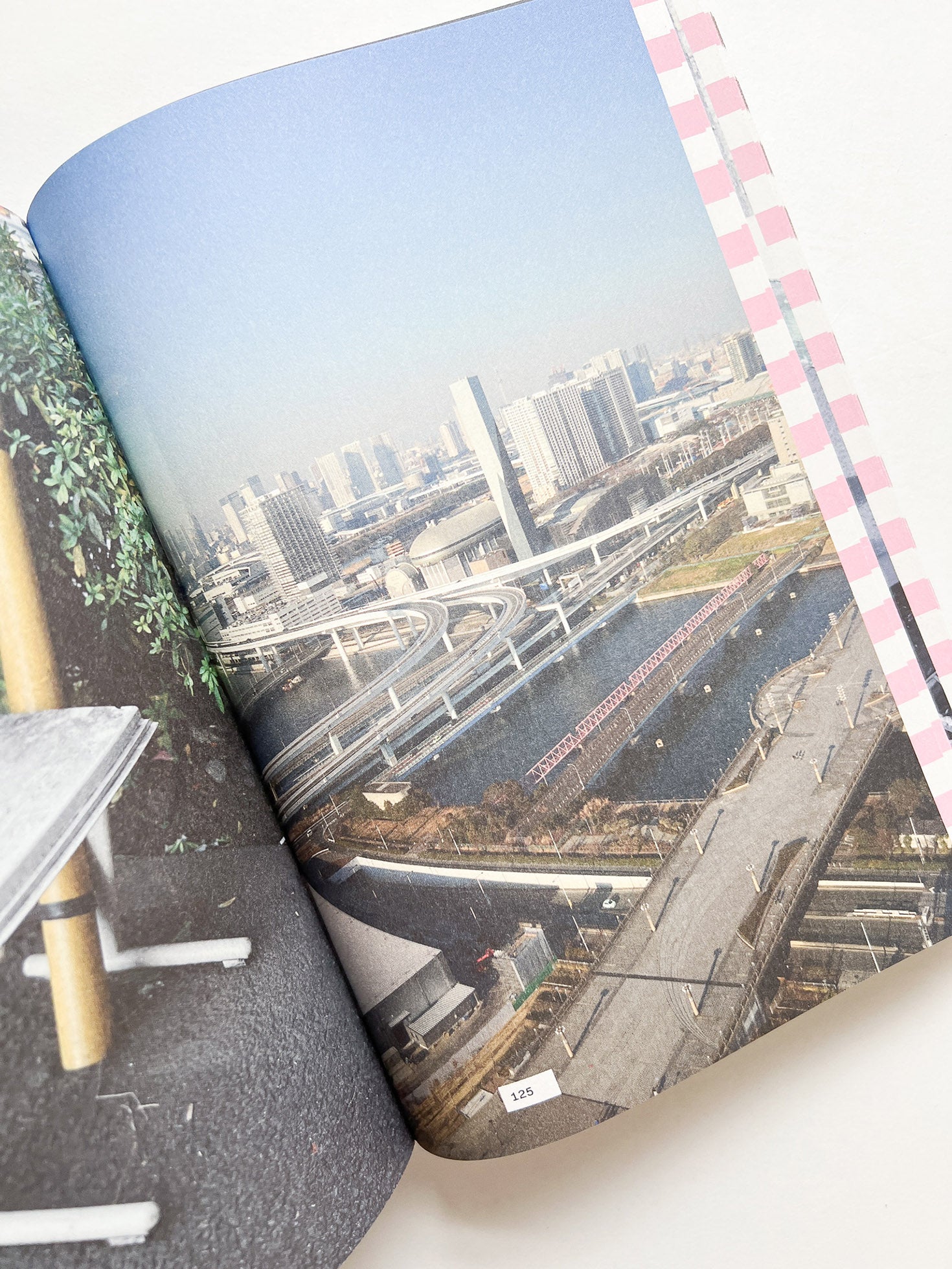 CROSS CULTURAL CHAIRS: 8 CHAIRS FROM 8 COUNTRIES: DIVERSIFYING MODERN SEATING / Matteo Guarnaccia