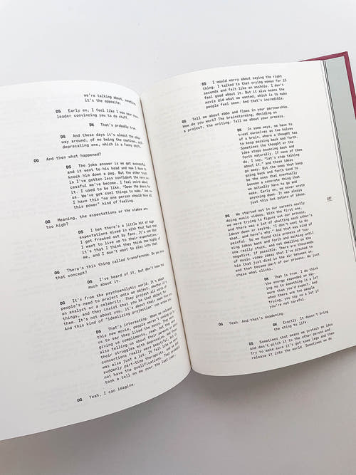 EVERYTHING EVERYWHERE ALL AT ONCE / Daniel Kwan & Daniel Scheinert