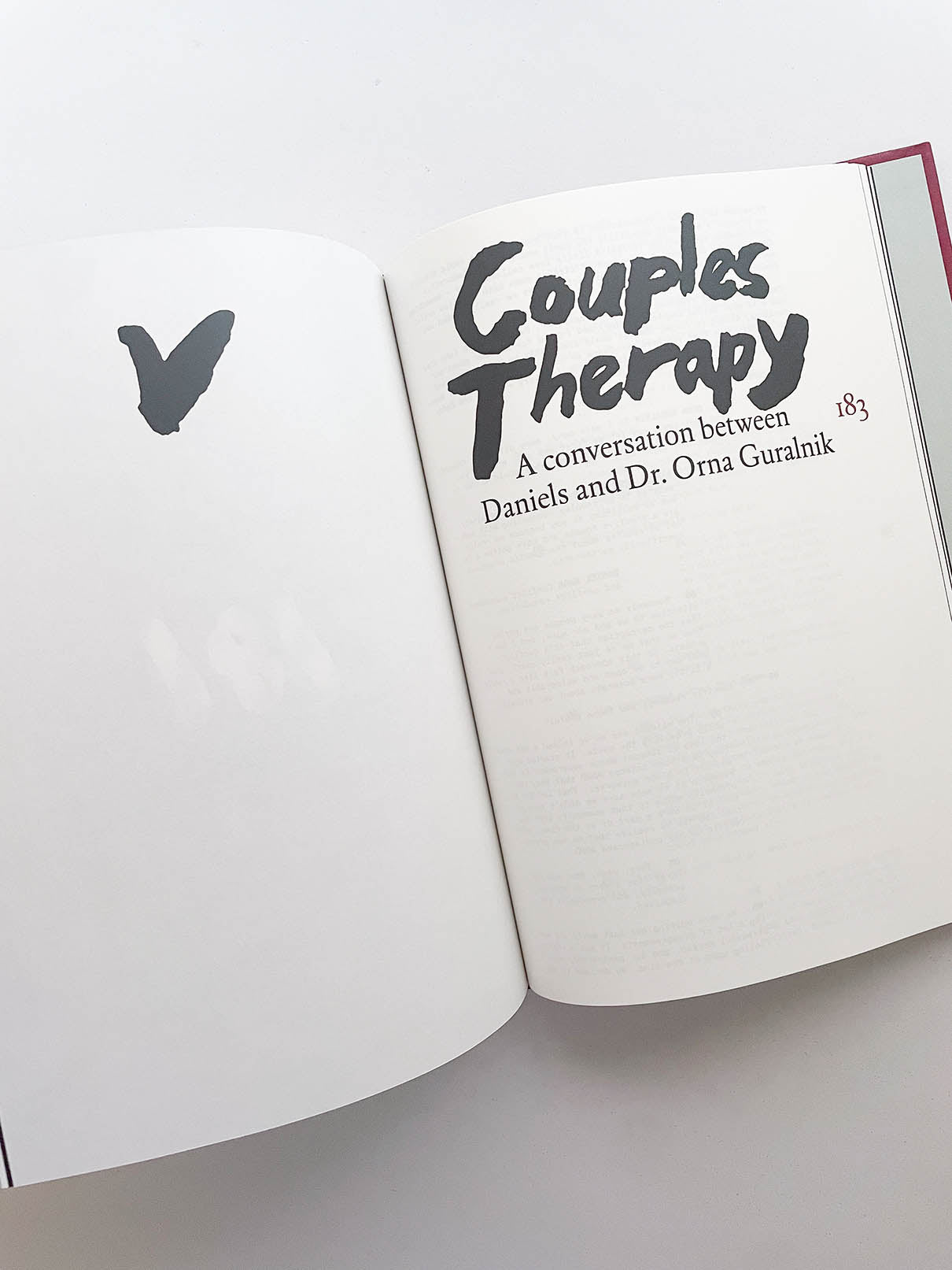 EVERYTHING EVERYWHERE ALL AT ONCE / Daniel Kwan & Daniel Scheinert