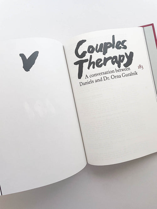 EVERYTHING EVERYWHERE ALL AT ONCE / Daniel Kwan & Daniel Scheinert