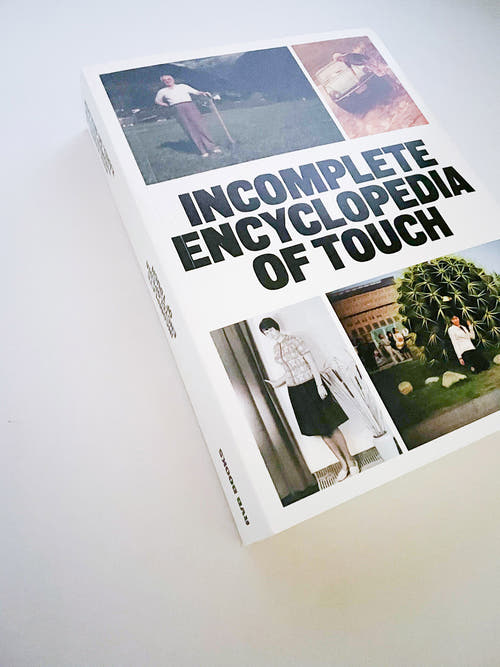 INCOMPLETE ENCYCLOPEDIA OF TOUCH / Erik Kessels, Karel de Mulder, Thomas Sauvin