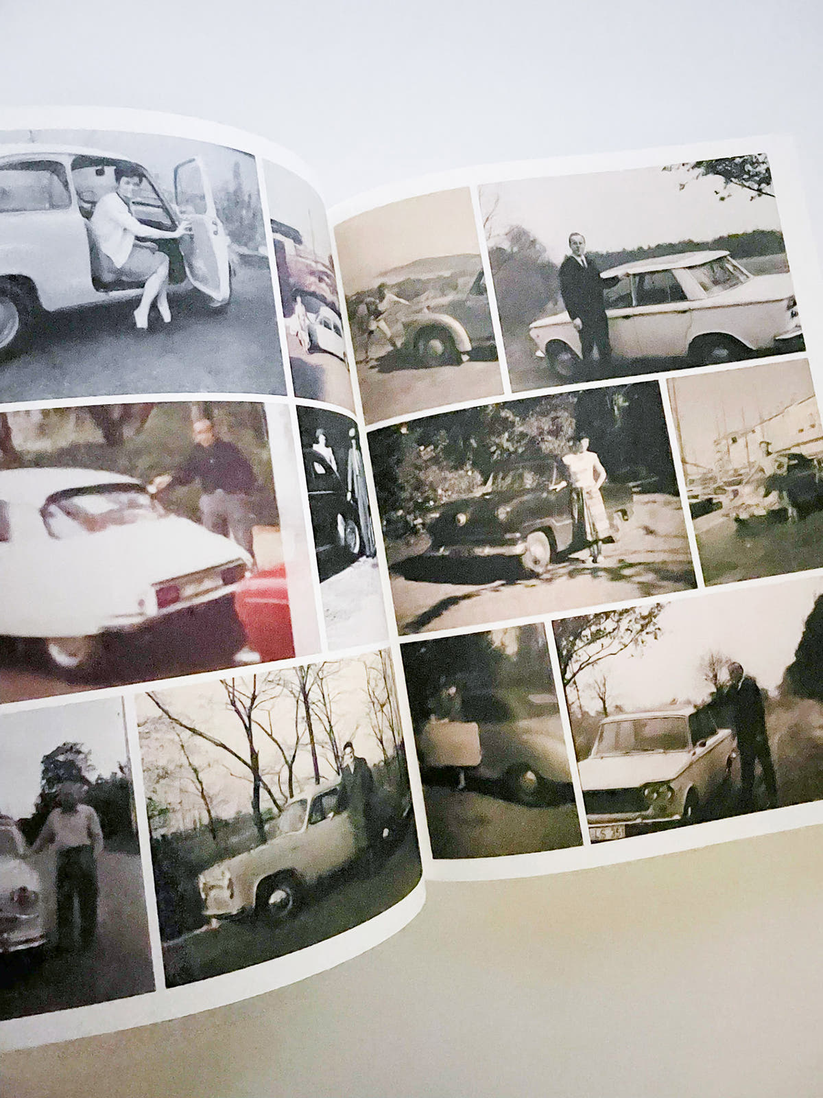 INCOMPLETE ENCYCLOPEDIA OF TOUCH / Erik Kessels, Karel de Mulder, Thomas Sauvin