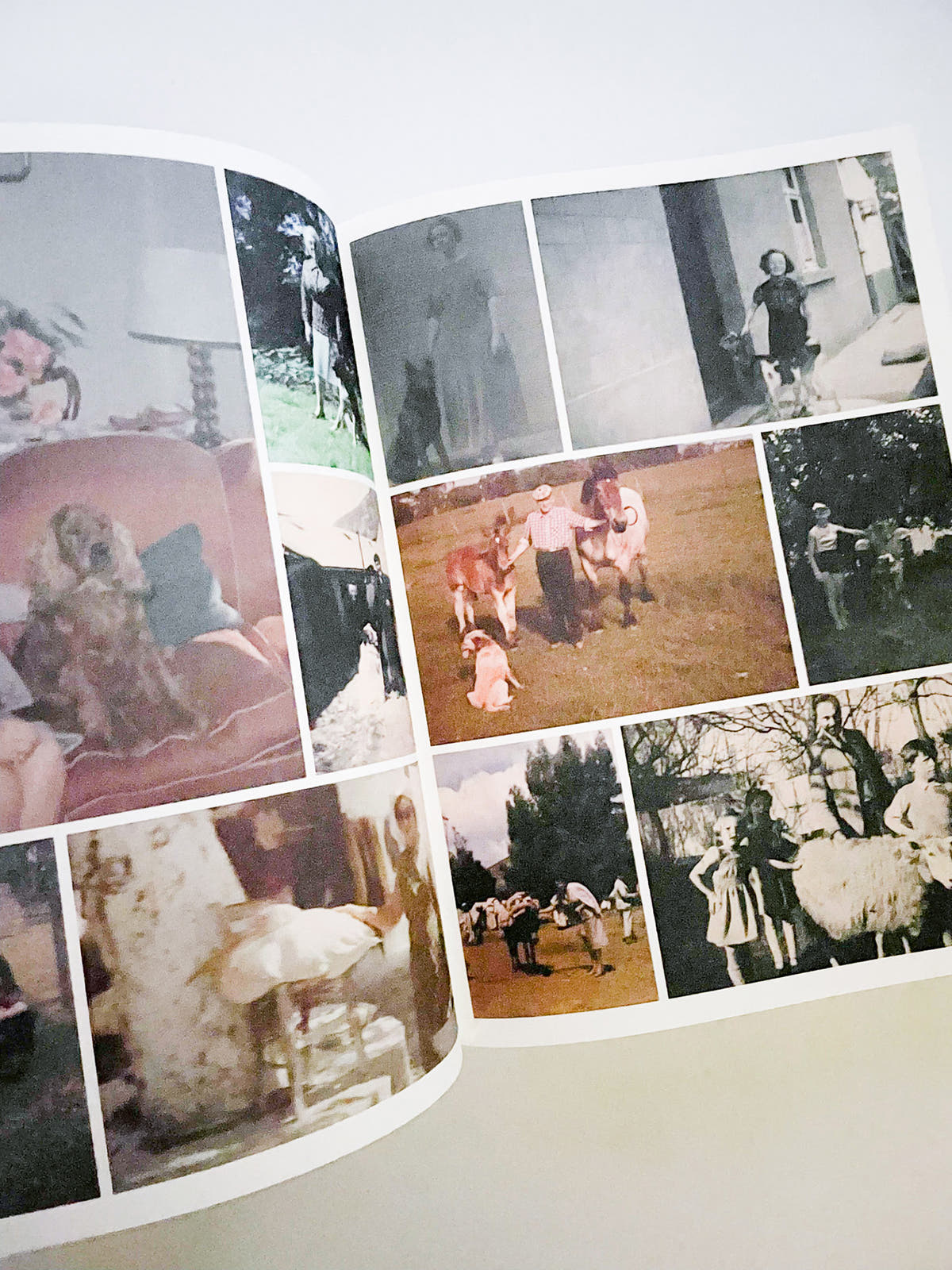 INCOMPLETE ENCYCLOPEDIA OF TOUCH / Erik Kessels, Karel de Mulder, Thomas Sauvin