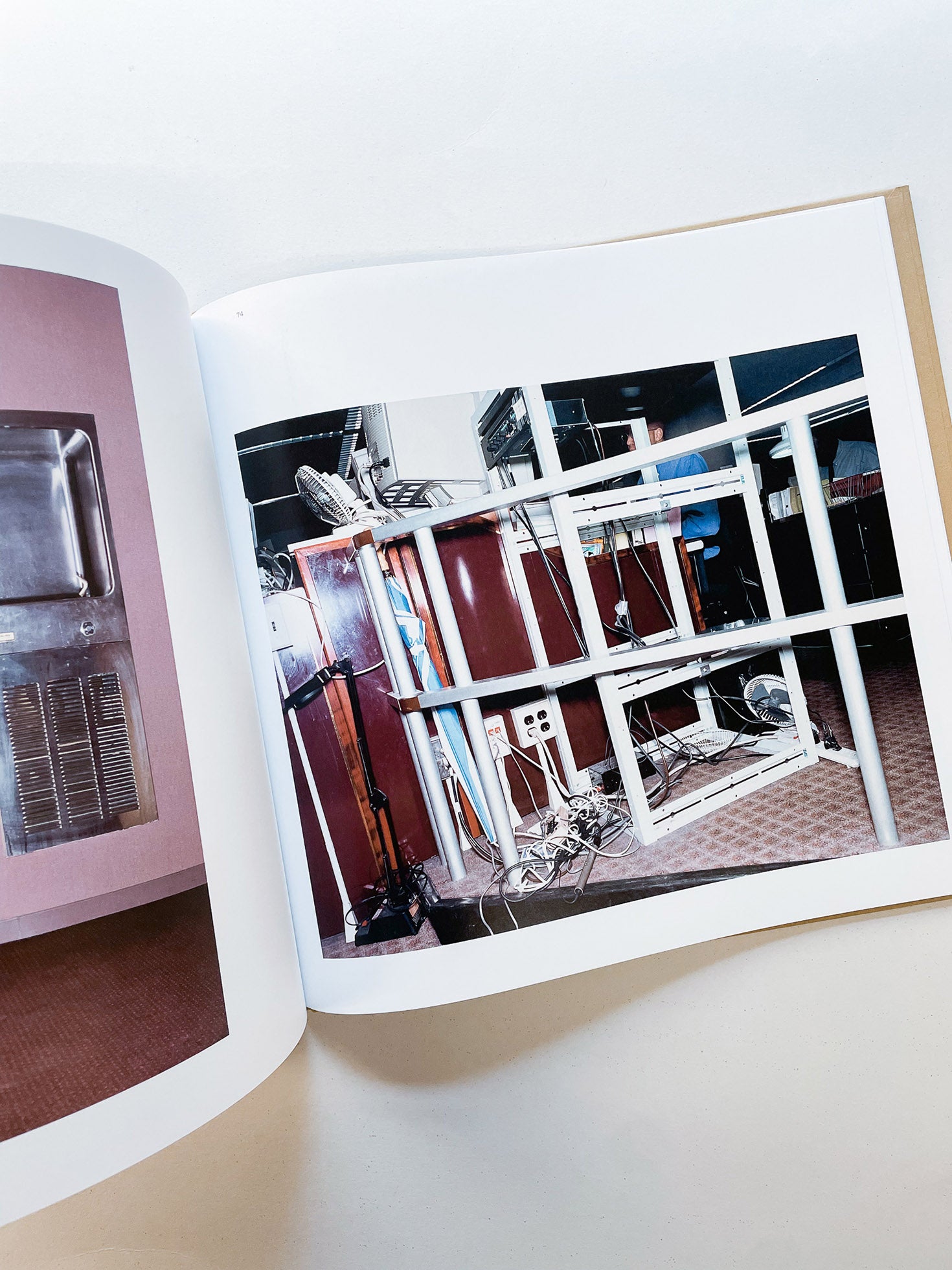 OFFICE / LA OFFICE / Lars Tunbjörk