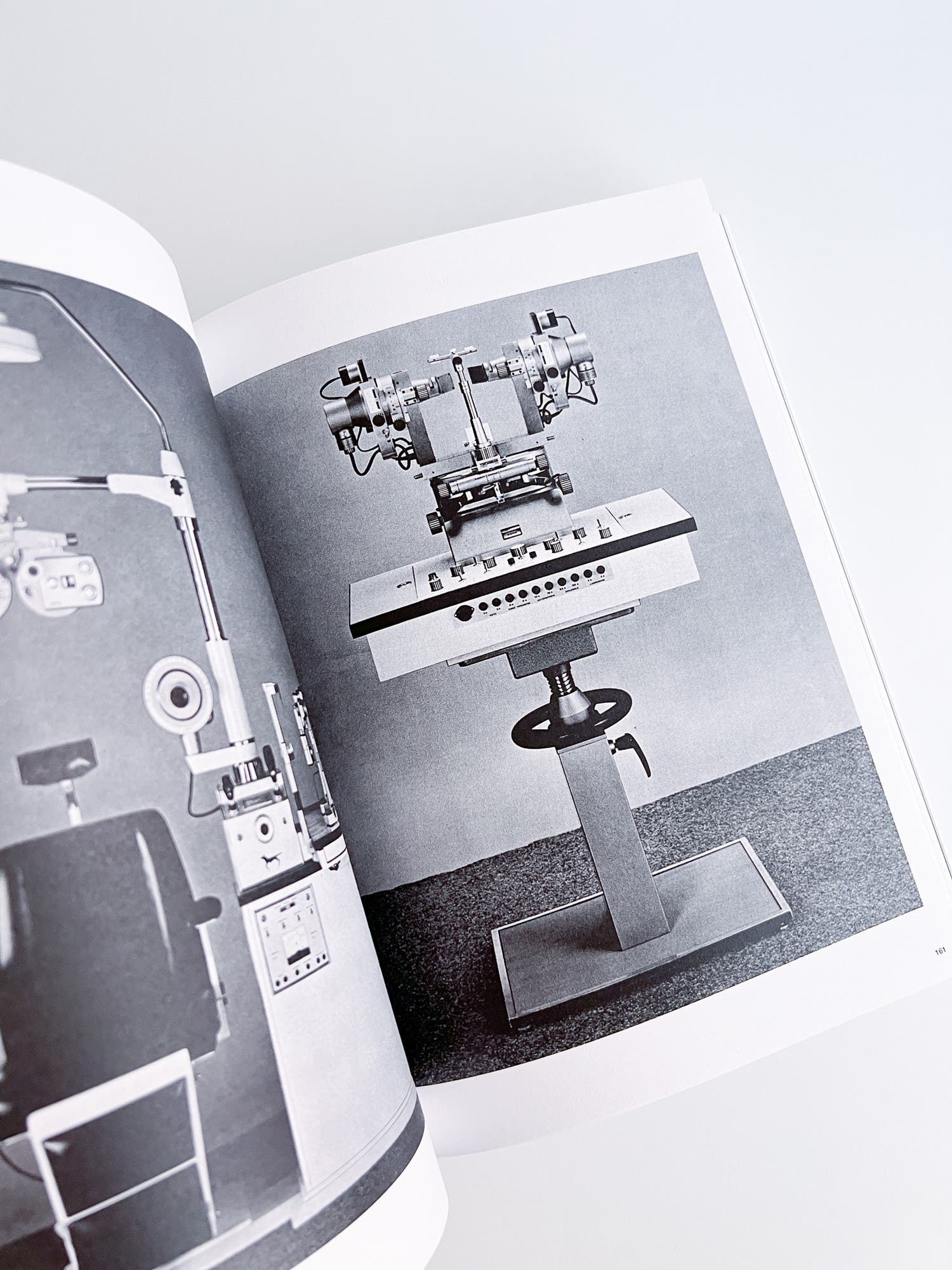 3000 Days of Archives Related to the Optics and Glasses Frame Industry