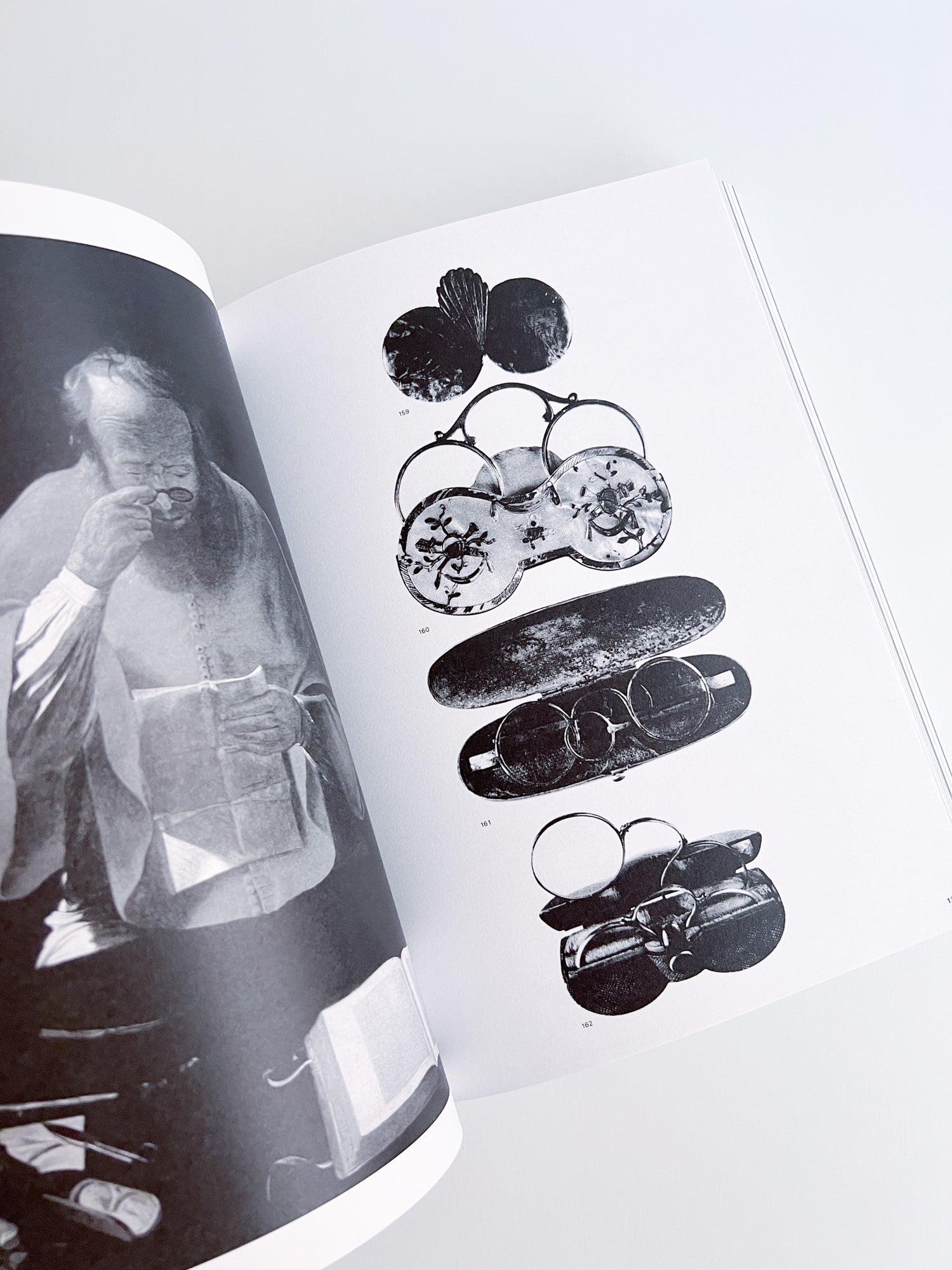 3000 Days of Archives Related to the Optics and Glasses Frame Industry