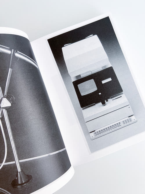 3000 Days of Archives Related to the Optics and Glasses Frame Industry