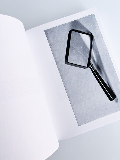 3000 Days of Archives Related to the Optics and Glasses Frame Industry